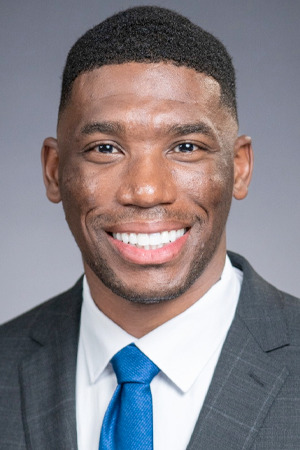 Oliver Houston's head shot facial photo