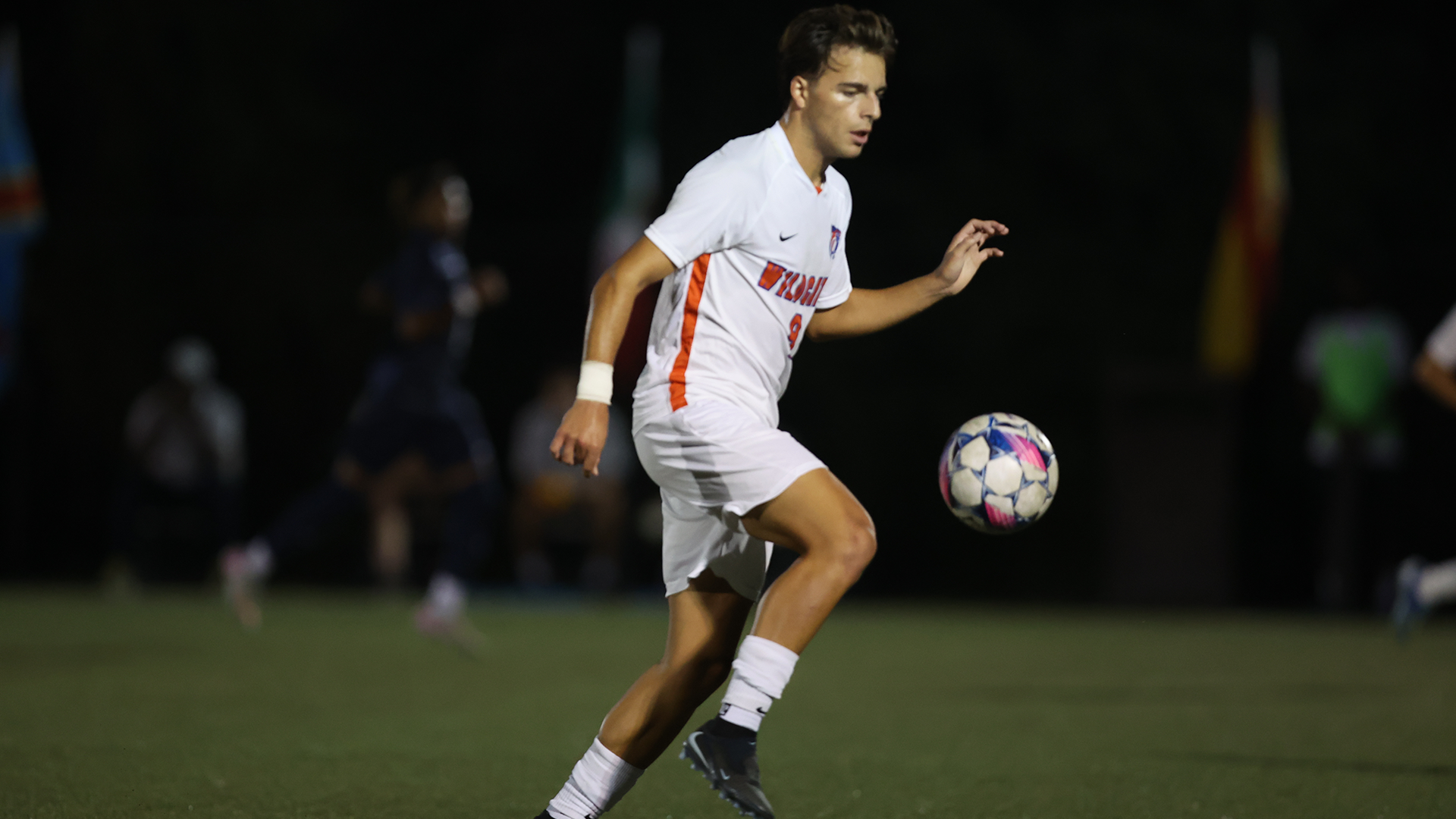 Aran Hernandez Vivar dribbles the ball vs. Texas A&M-Texarkana 10/16/25