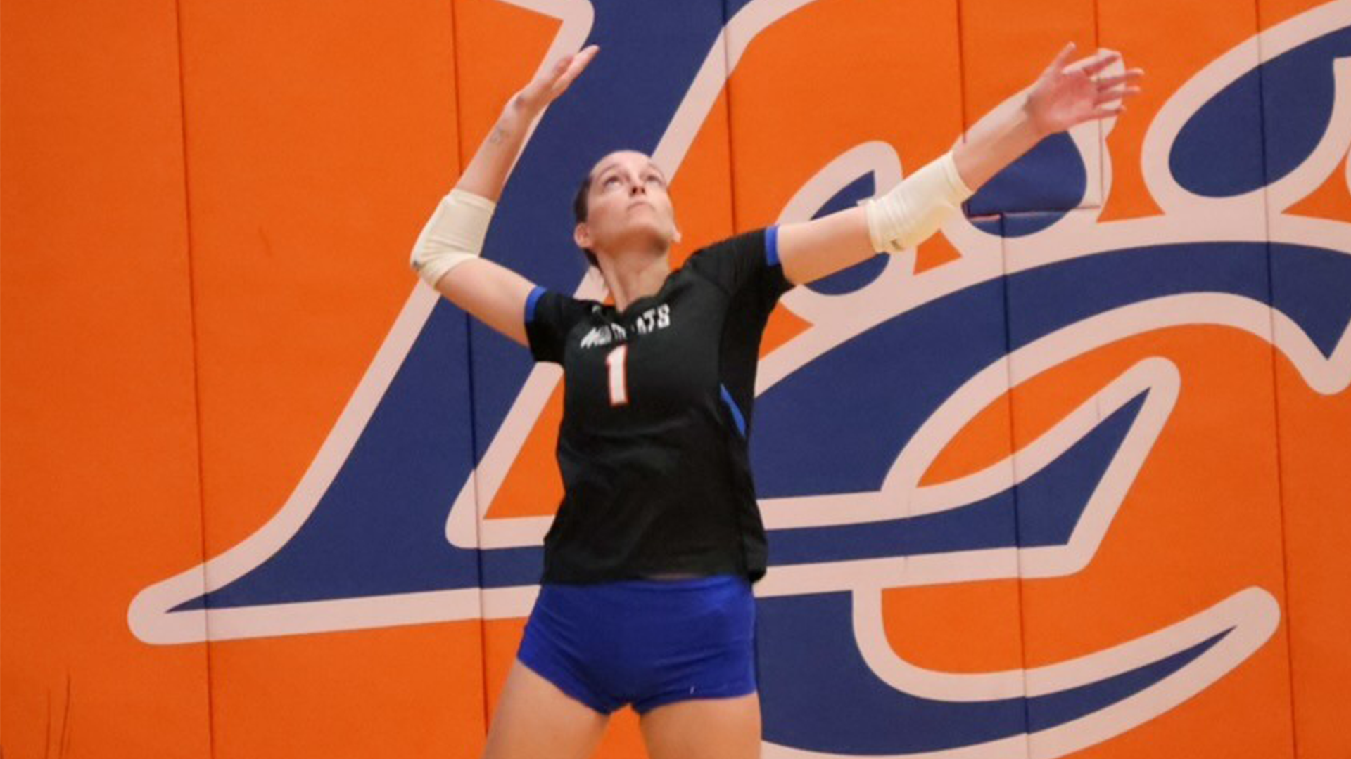 Holly Rowe serves vs. OLLU 10/3/25