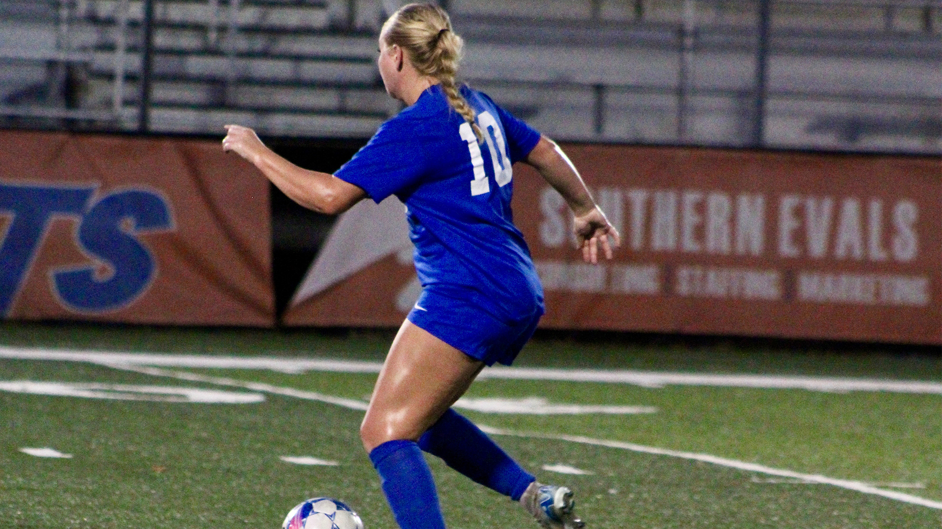 Emma Hicklin dribbling vs. Texas A&M-San Antonio 10/9/25