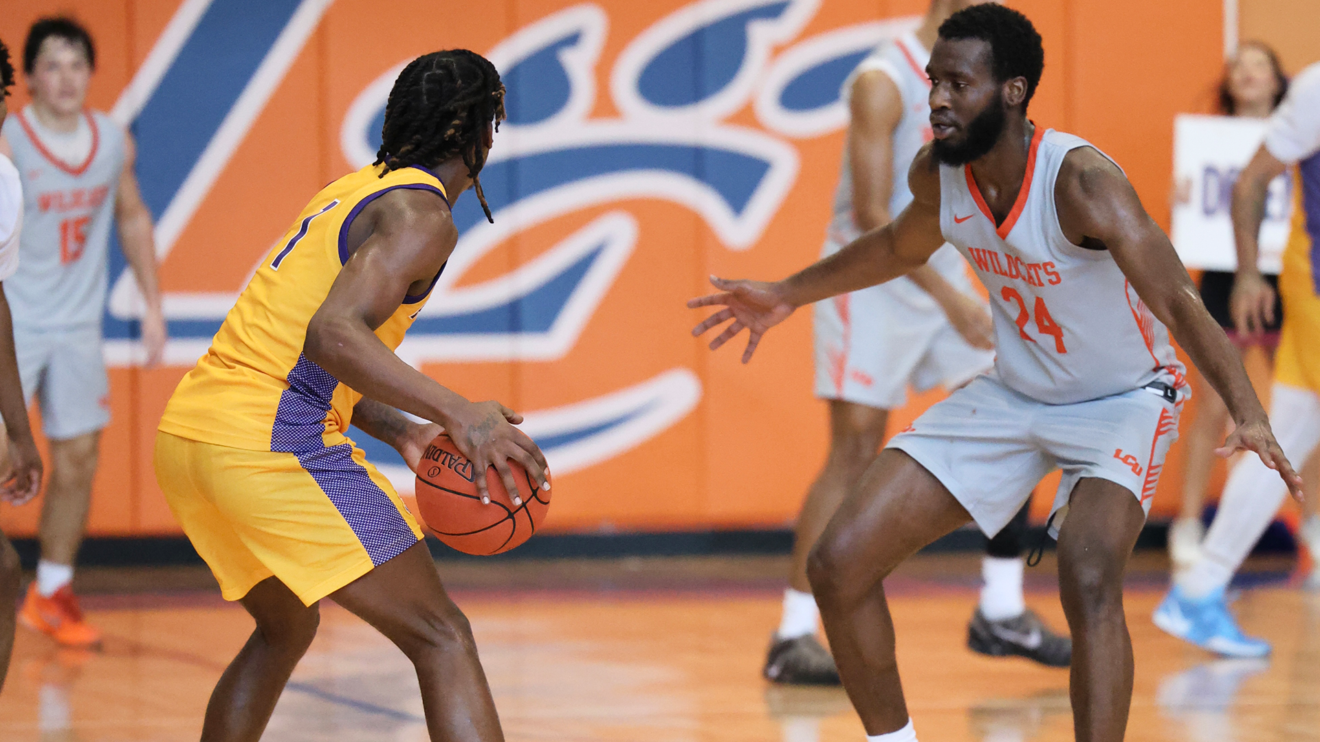 Justice Kelly defends LSUS ball-handler 12/13/25