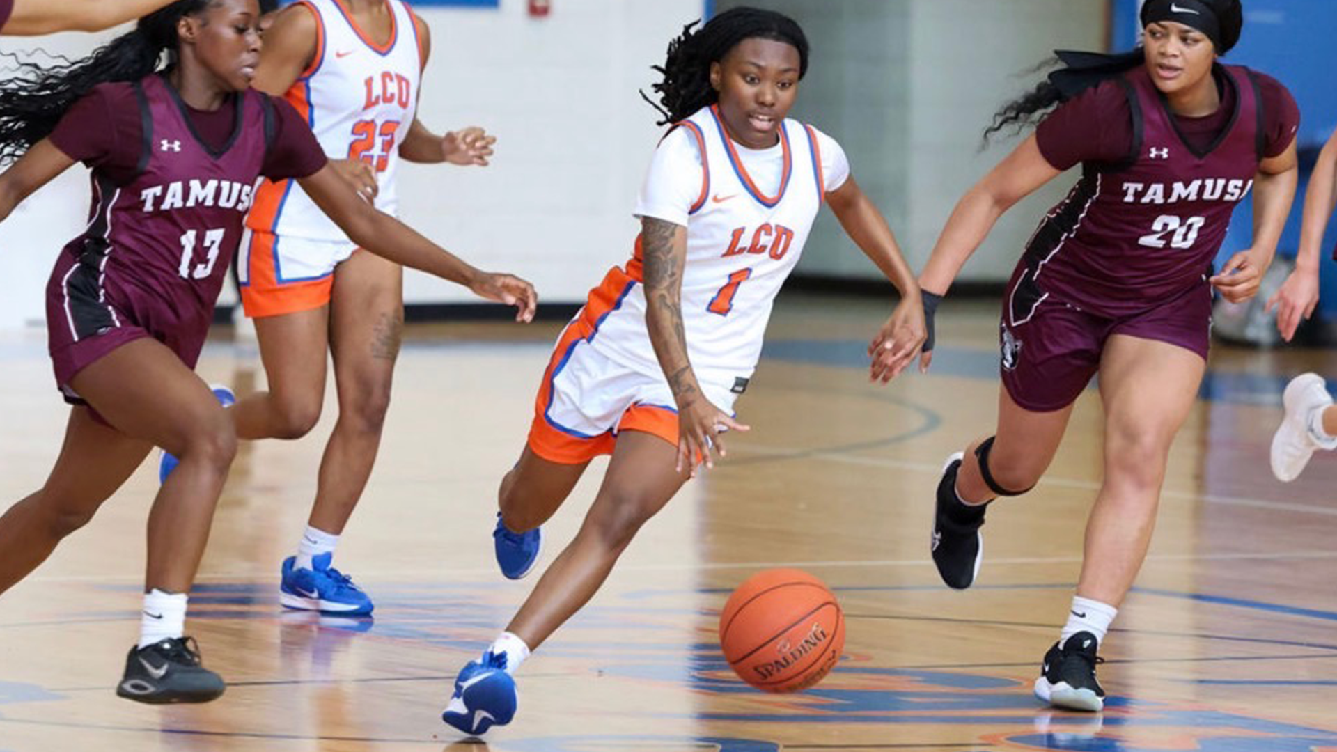 Jakiya Thompson weaves through the Texas A&M-San Antonio defense 2/14/26