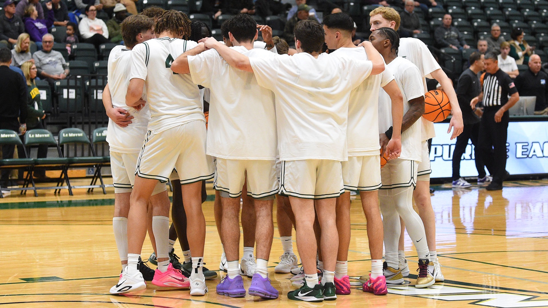 MBB Huddle Niagara Pregame