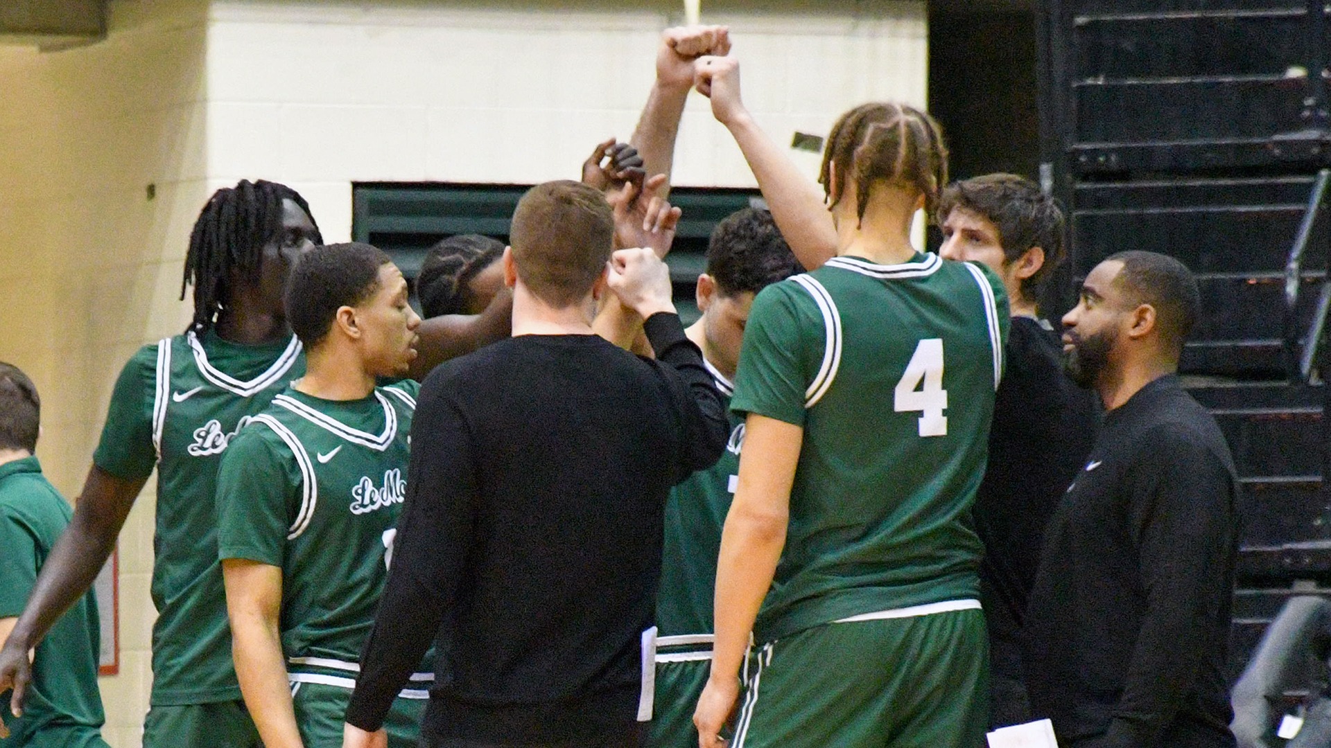 MBB Pregame Huddle at Chicago State