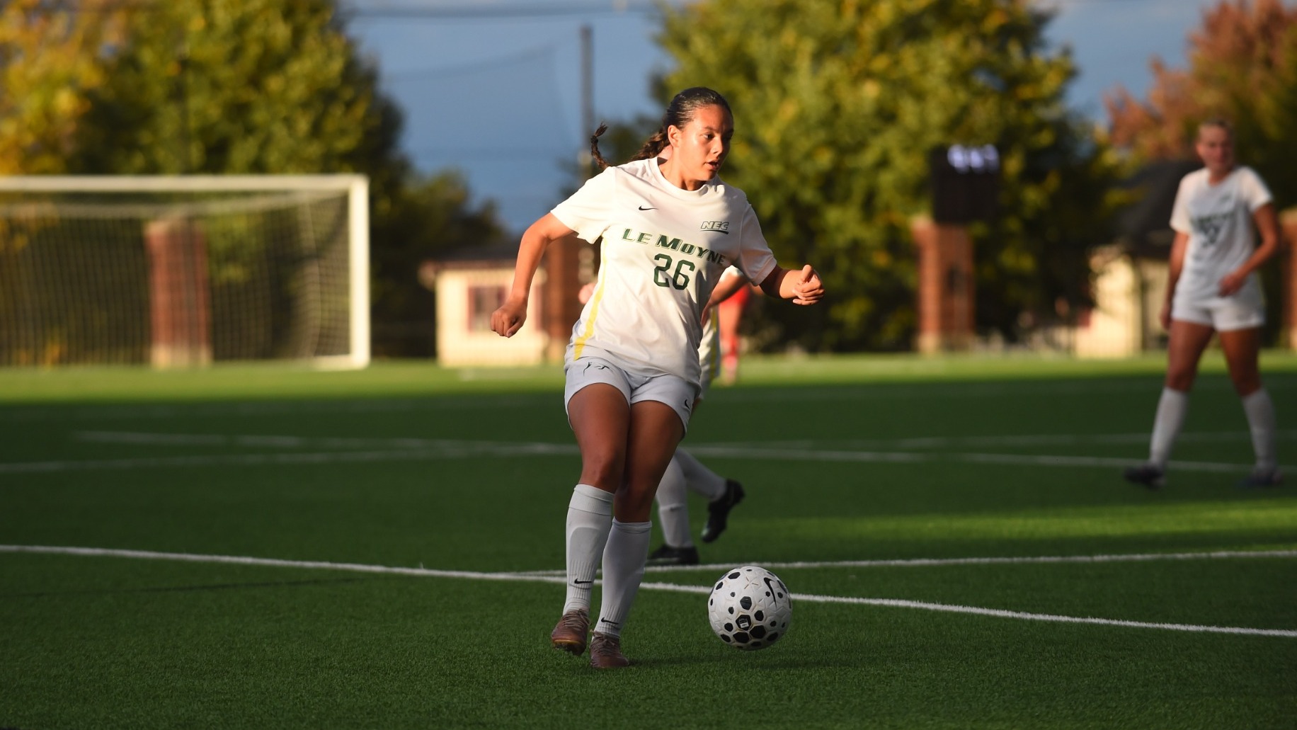 Isabel Kingsbury controls the ball against LIU on 10/08/26. 