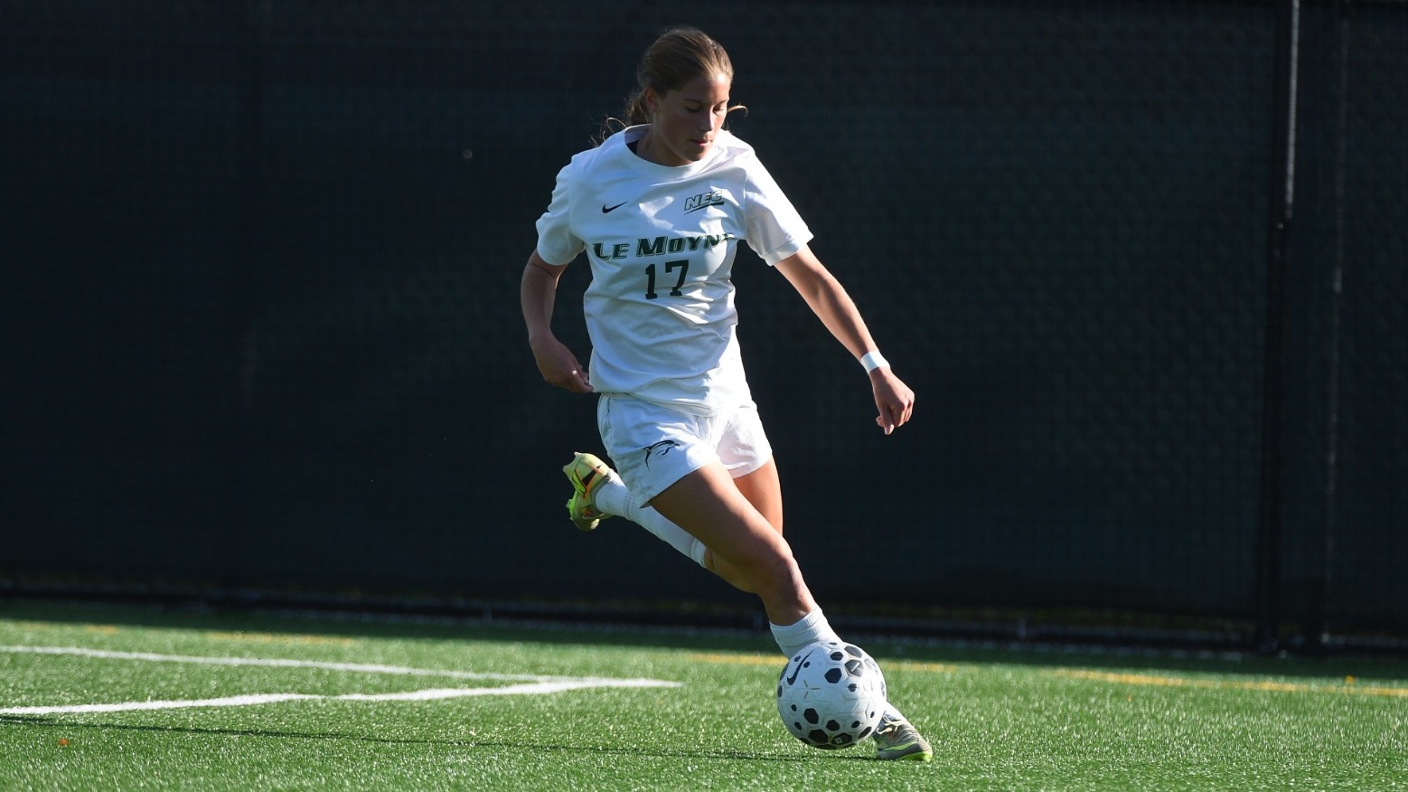Lucia Devito preps for a long pass against LIU on 10/08/26. 
