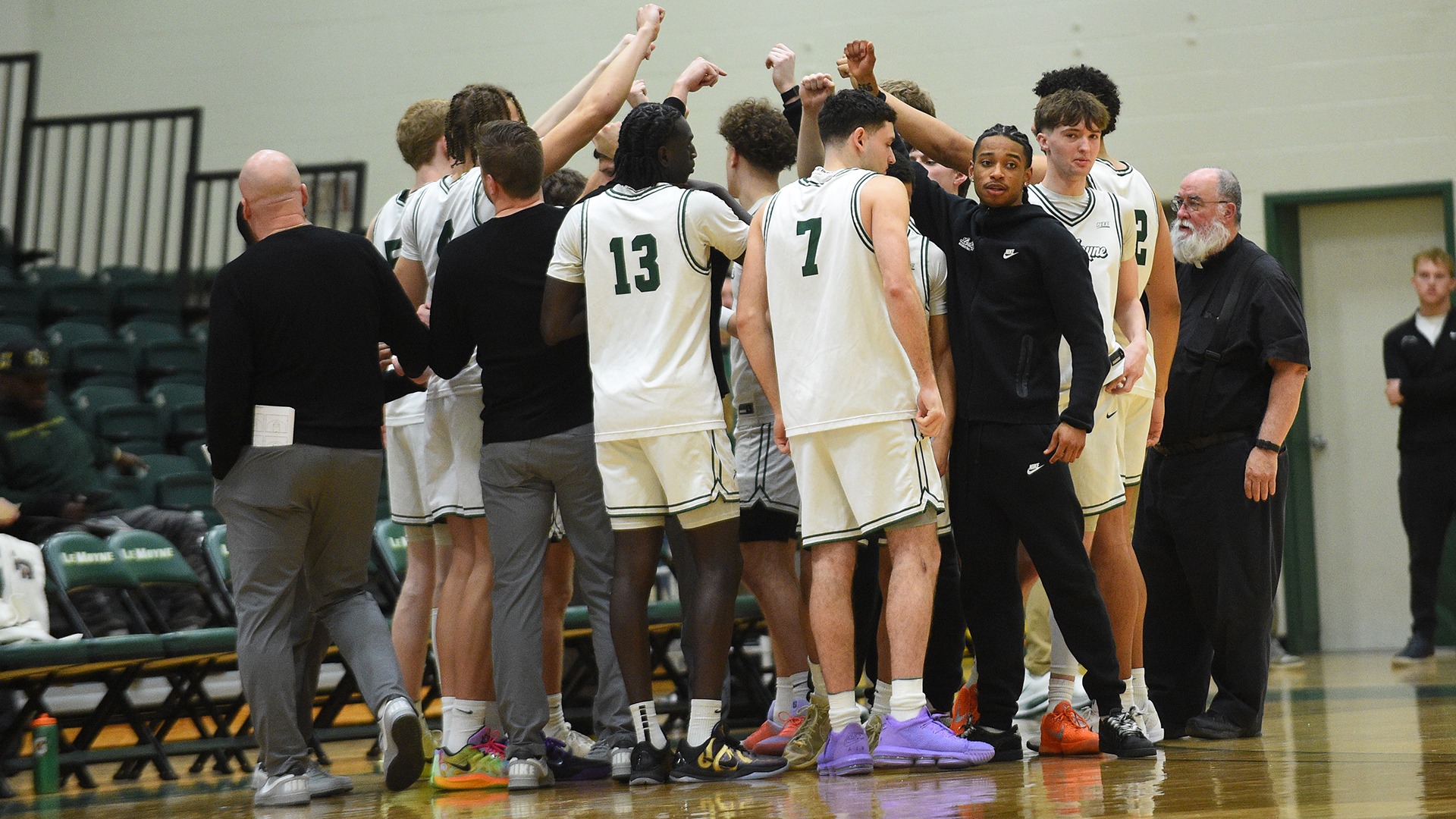 MBB Pregame Huddle Chicago State