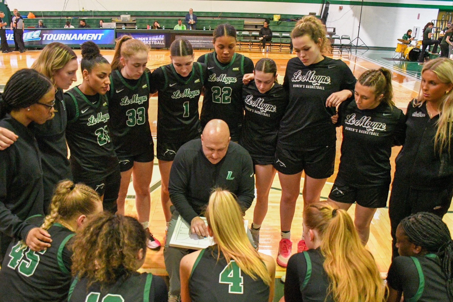 WBB Team Huddle vs Wagner