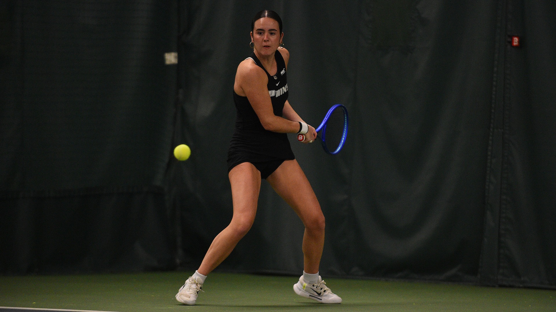 Emma Sanchez Jimenez about to hit the ball