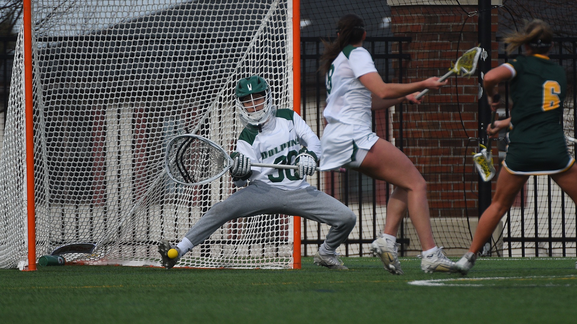 Amanda Manfredi makes a Kick Save against Siena