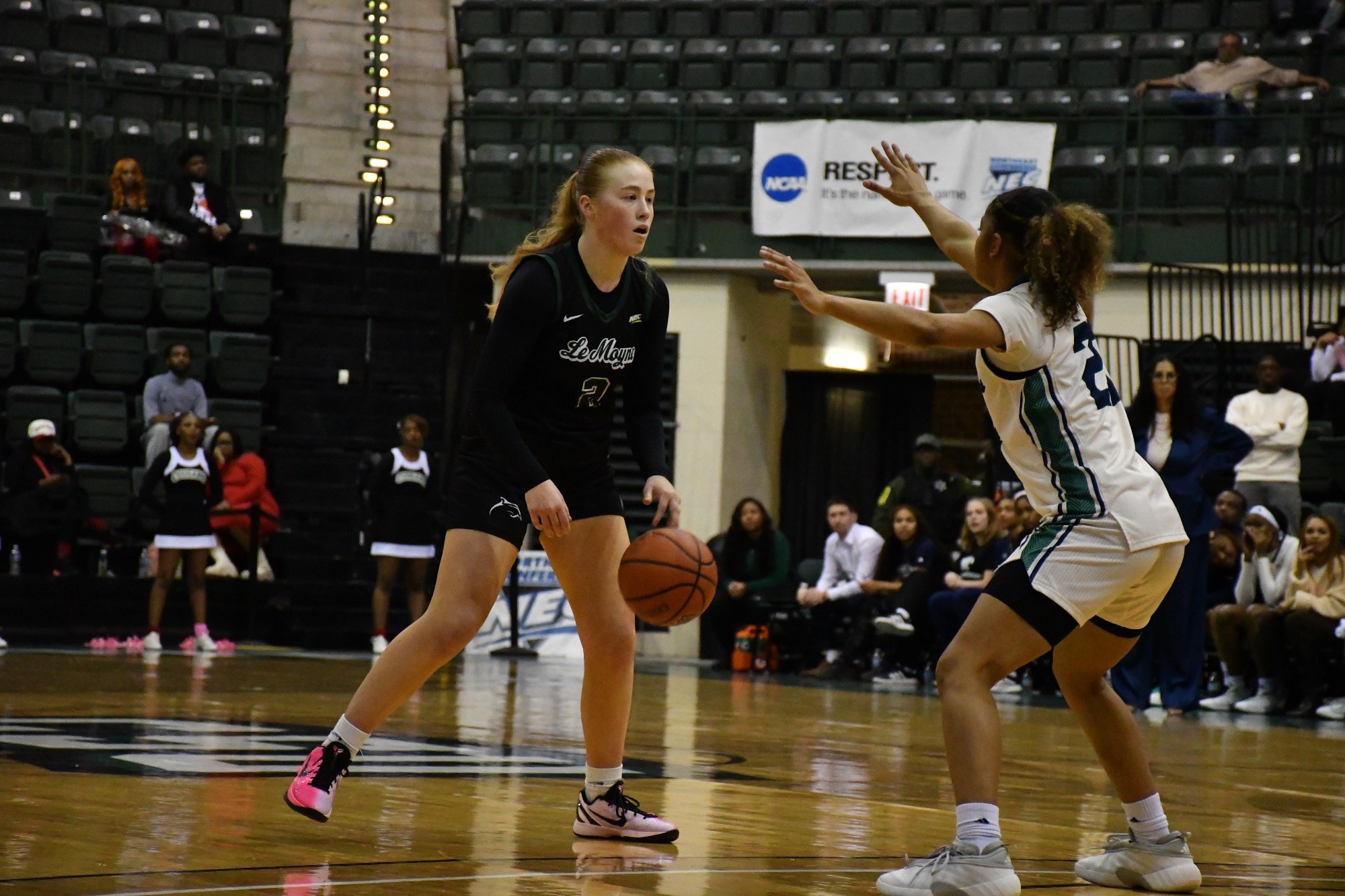 Eli Clark vs Chicago State