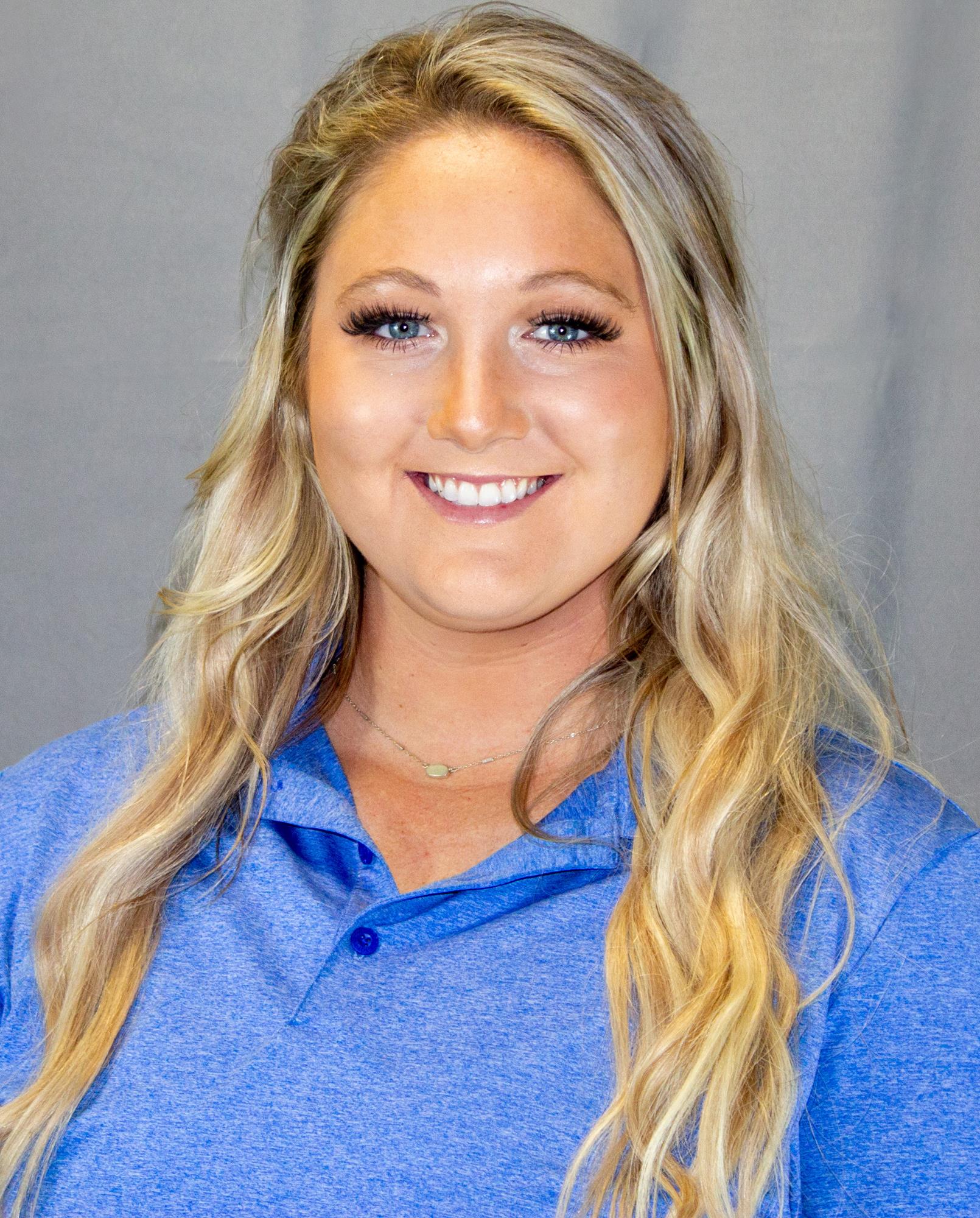 Randi Headshot 2021-22