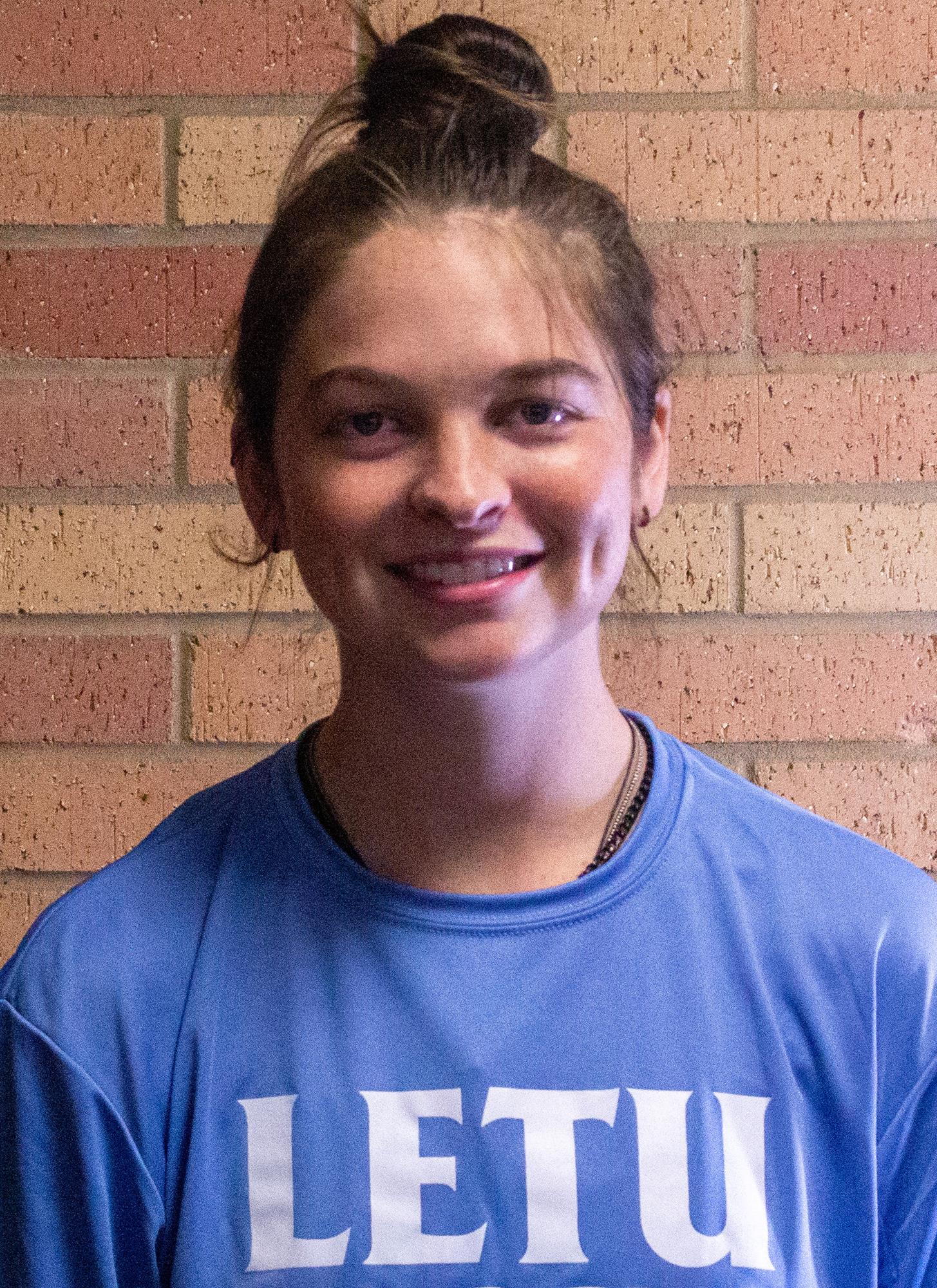 Madi Langford headshot