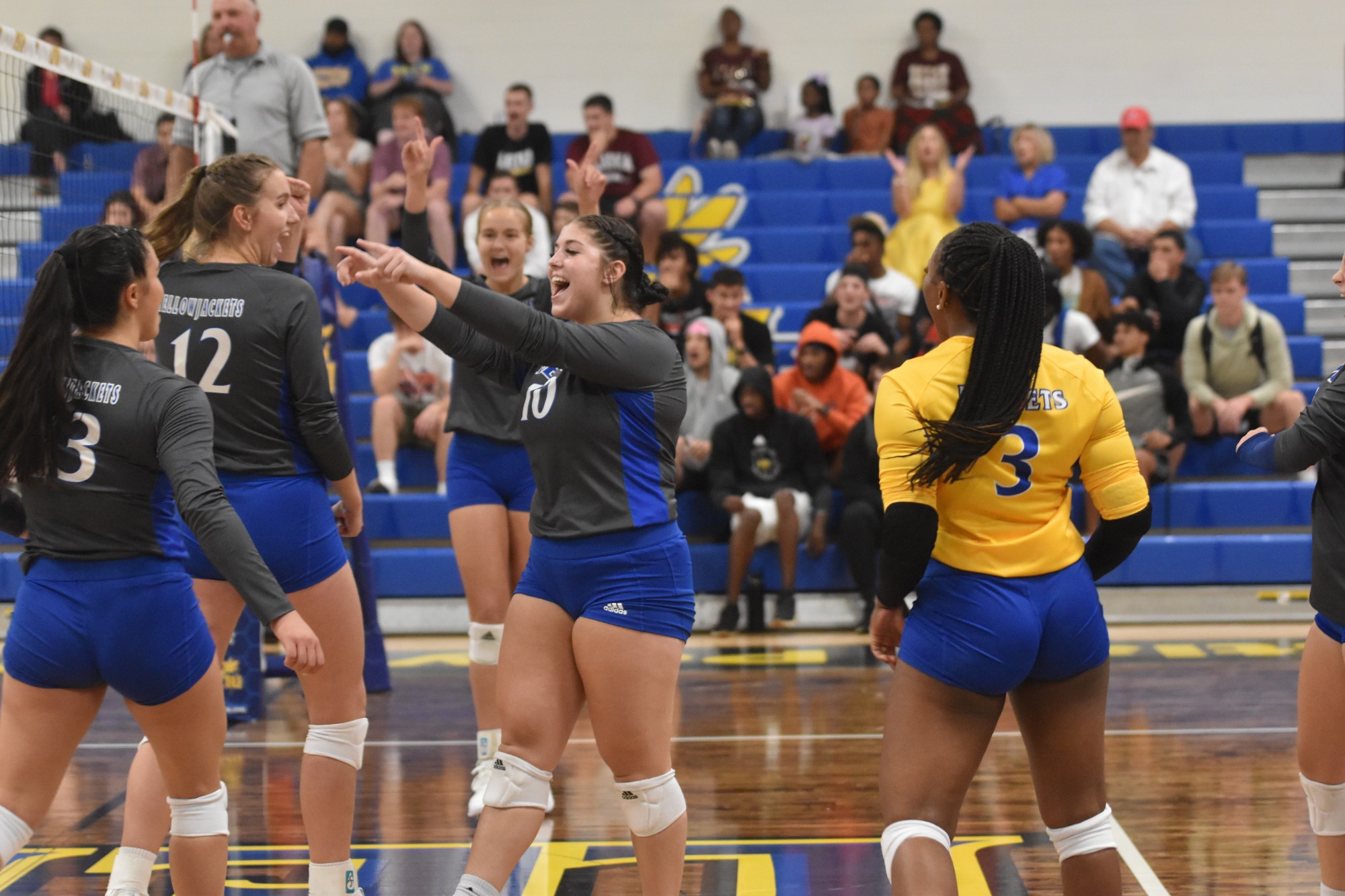 Volleyball Sweeps Belhaven in Opener LeTourneau University Athletics
