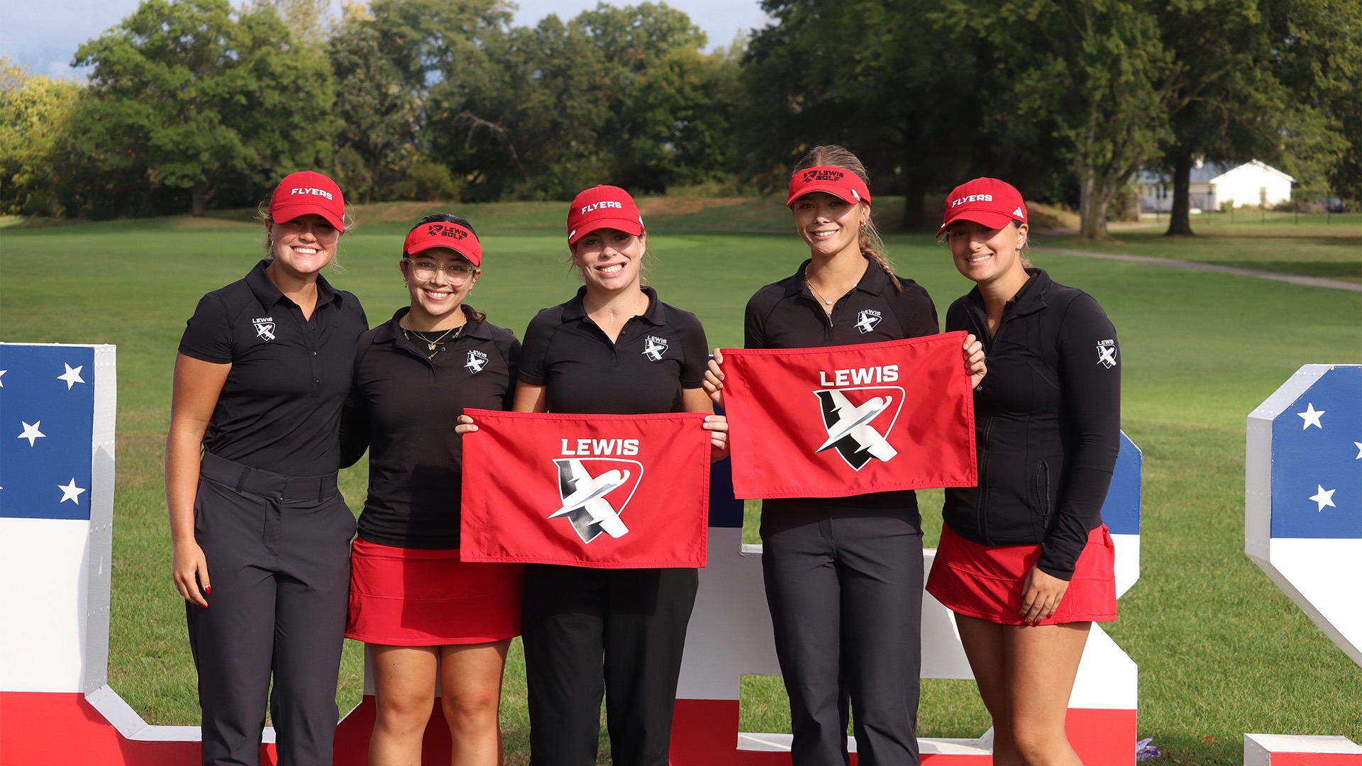 Women's Golf Team Photo after winning Flyer Fall Intercollegiate