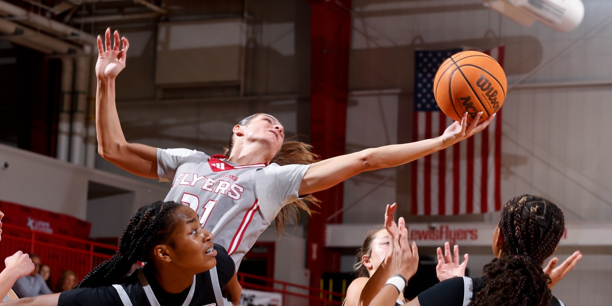 Cesarini Diving for rebound