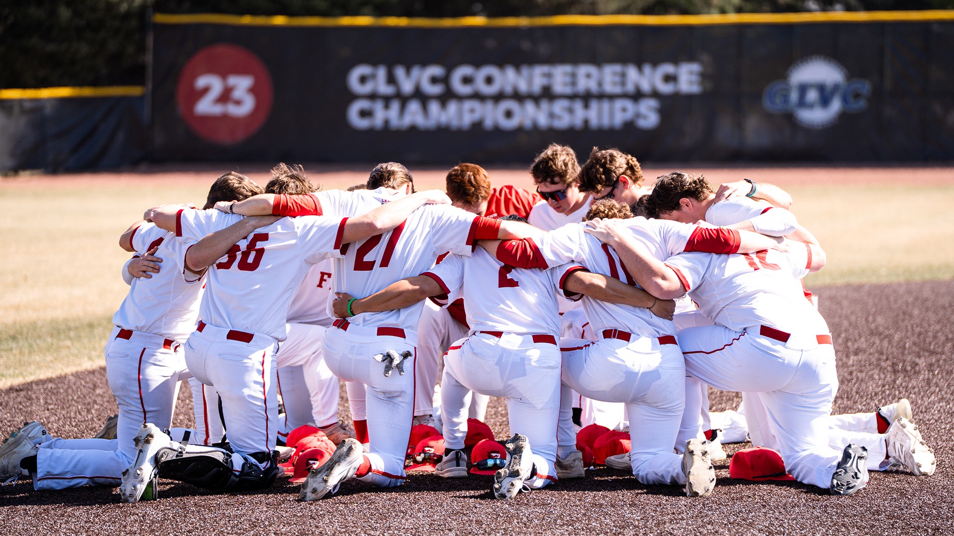Baseball huddle against Bearcats