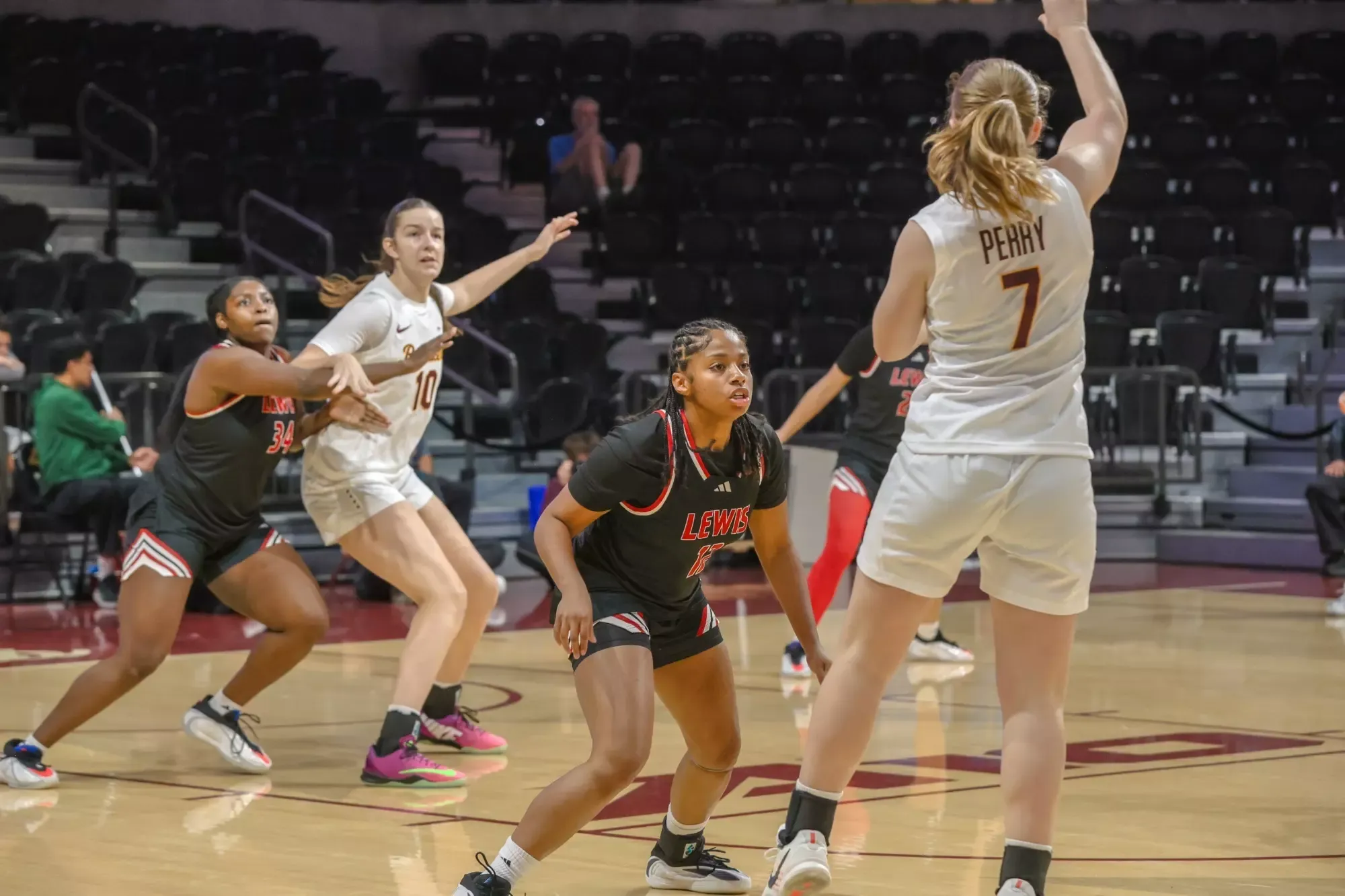 Tene Smith guards a defender