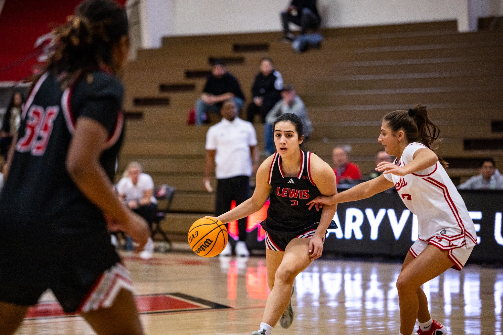Yaharia Bueno dribbles the ball