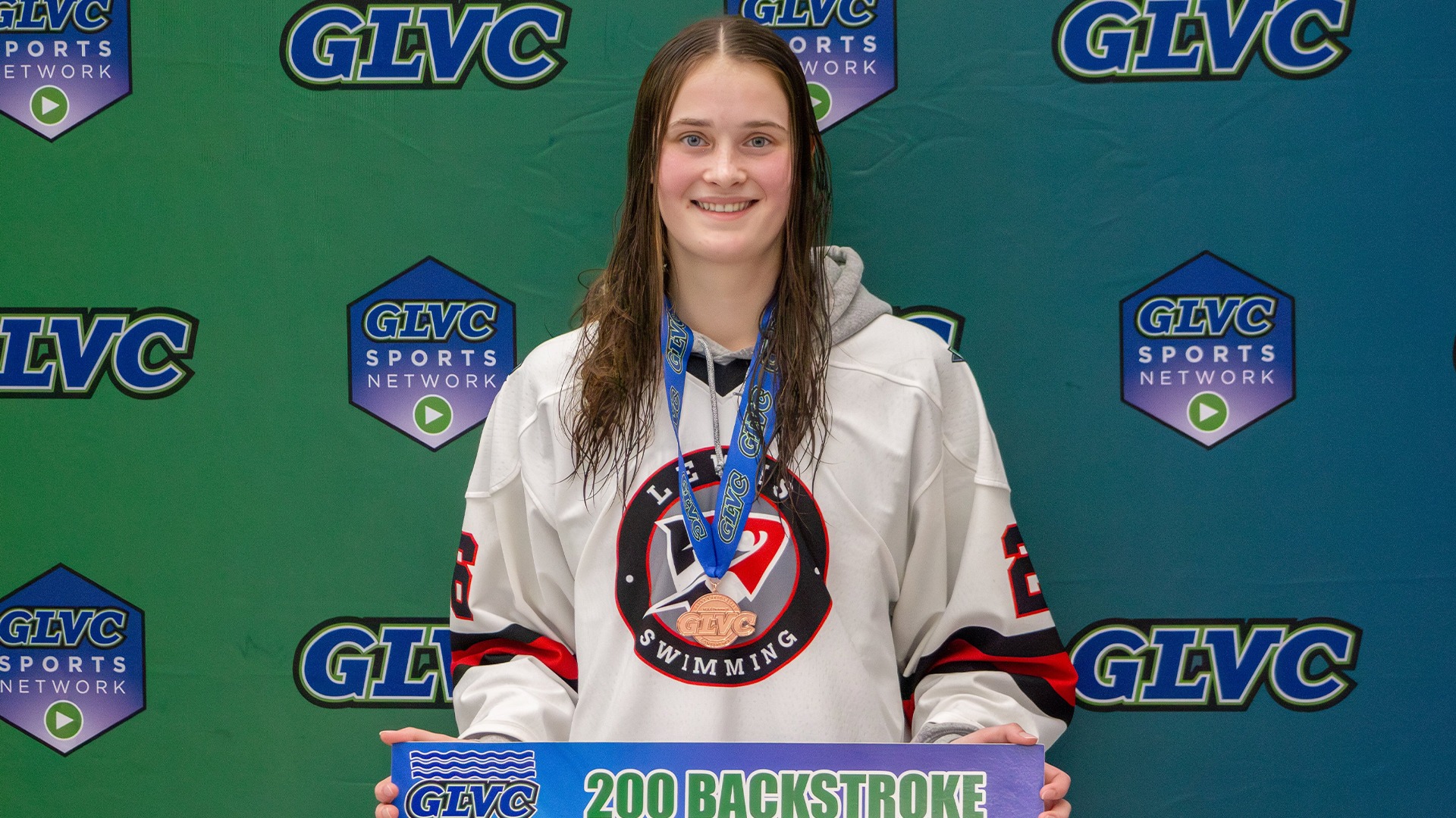  Amelia Marsicek with Medal