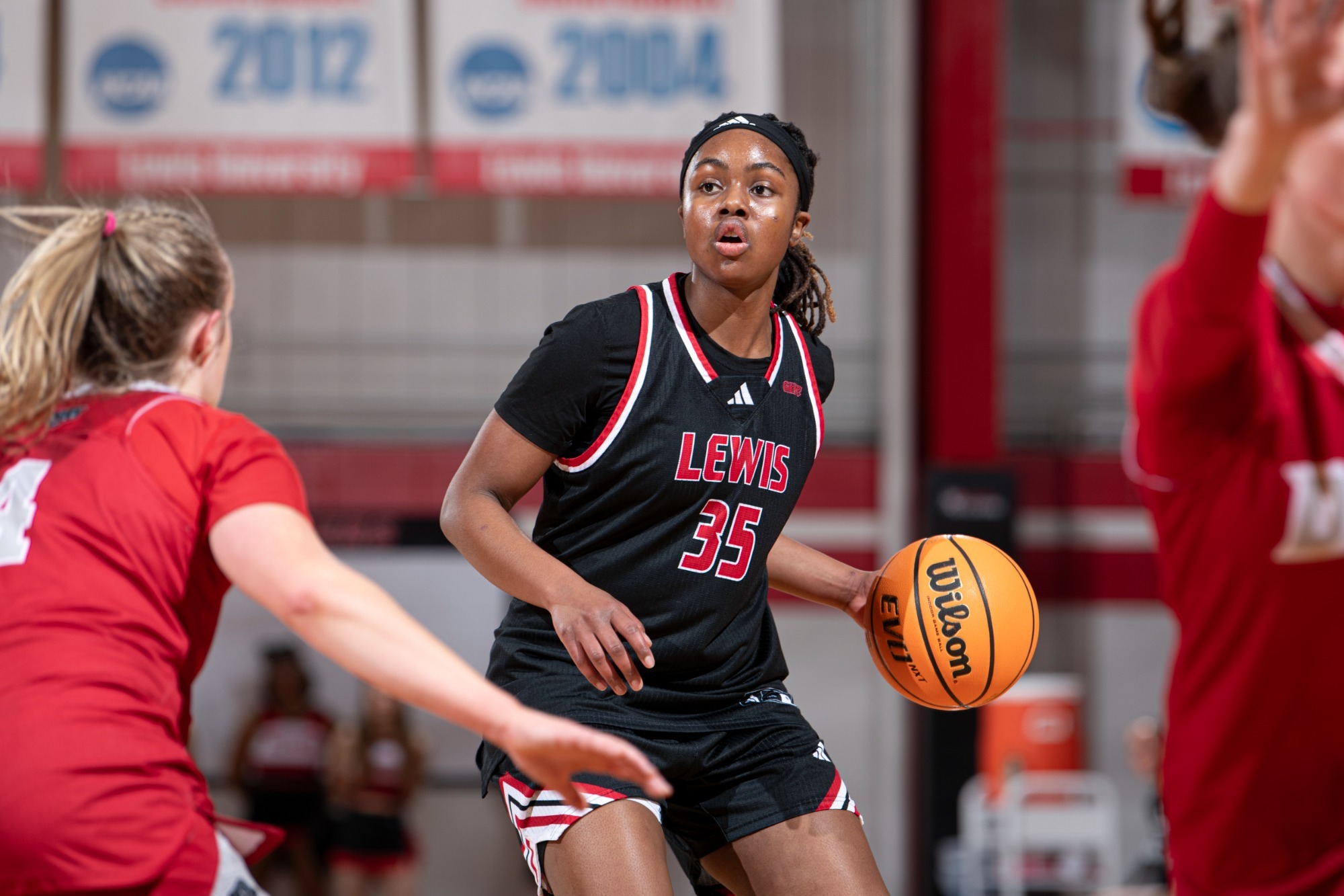 Kree Nunnally dribbles the ball
