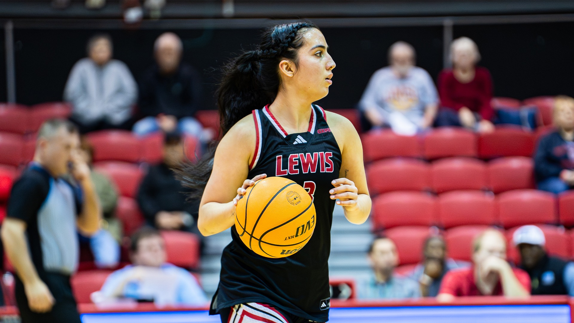 Yahaira Bueno dribbles up the court