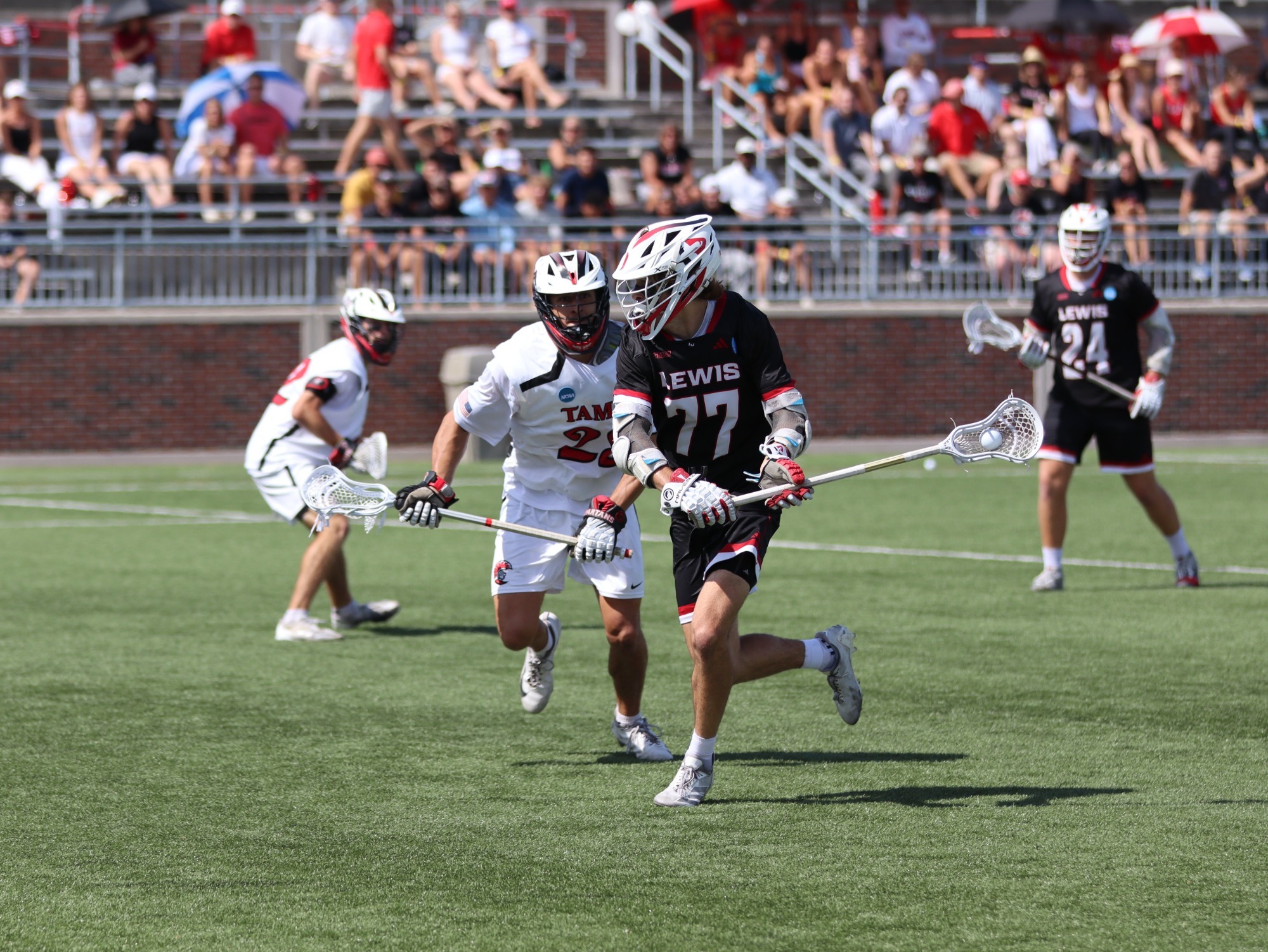 Lance McCann runs with the ball