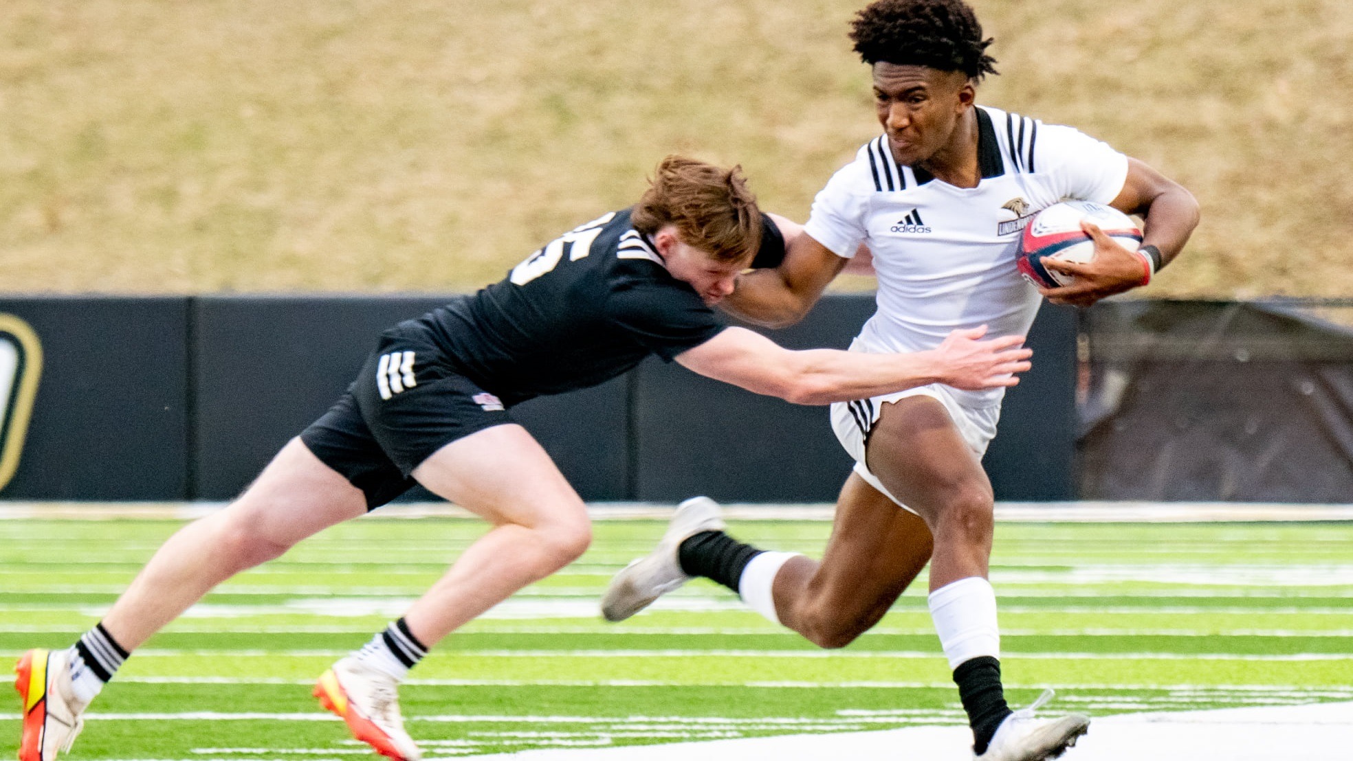 Hardrict, II avoids tackle