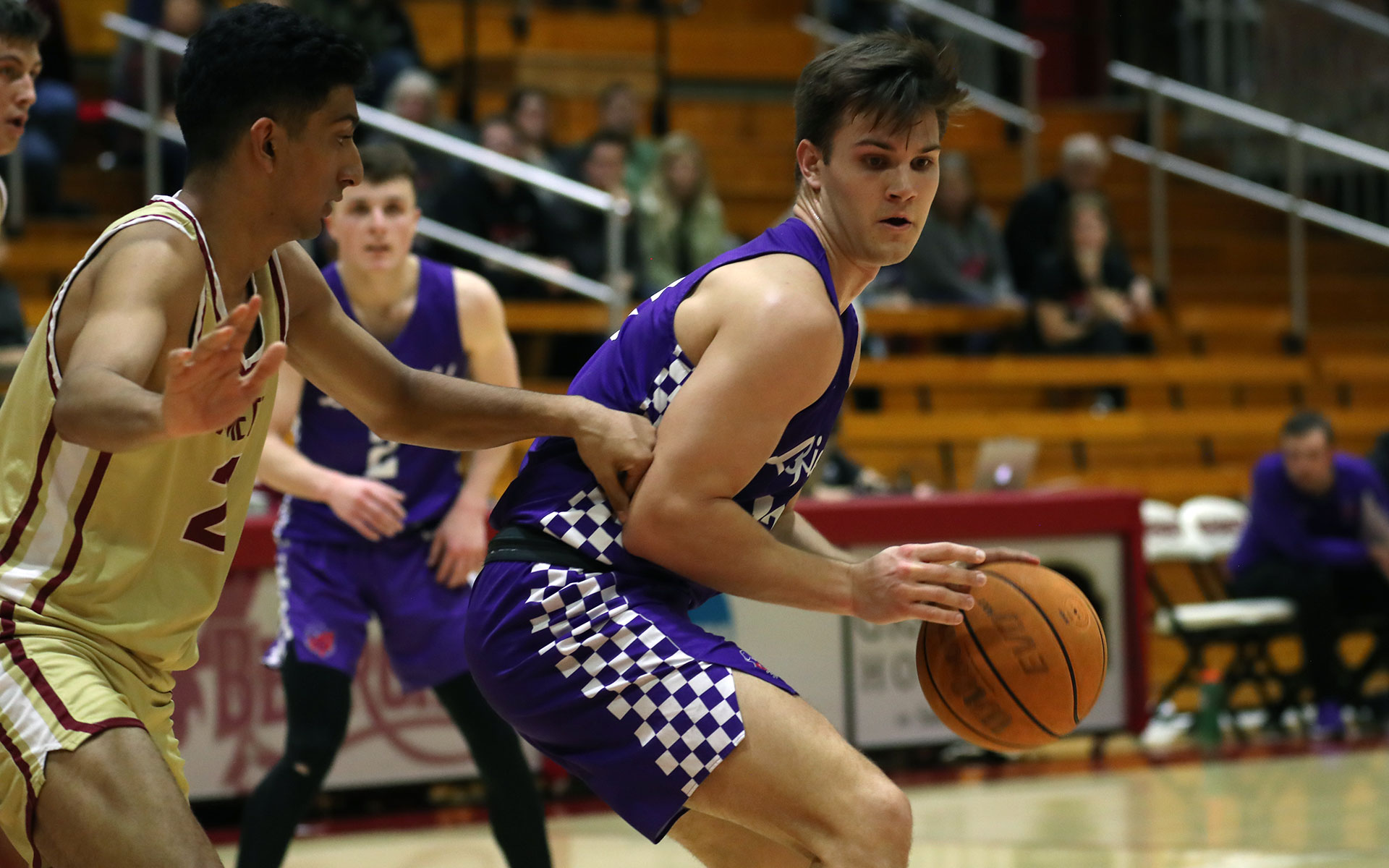 Dupree’s doubledouble not enough against Bearcats Linfield University Athletics