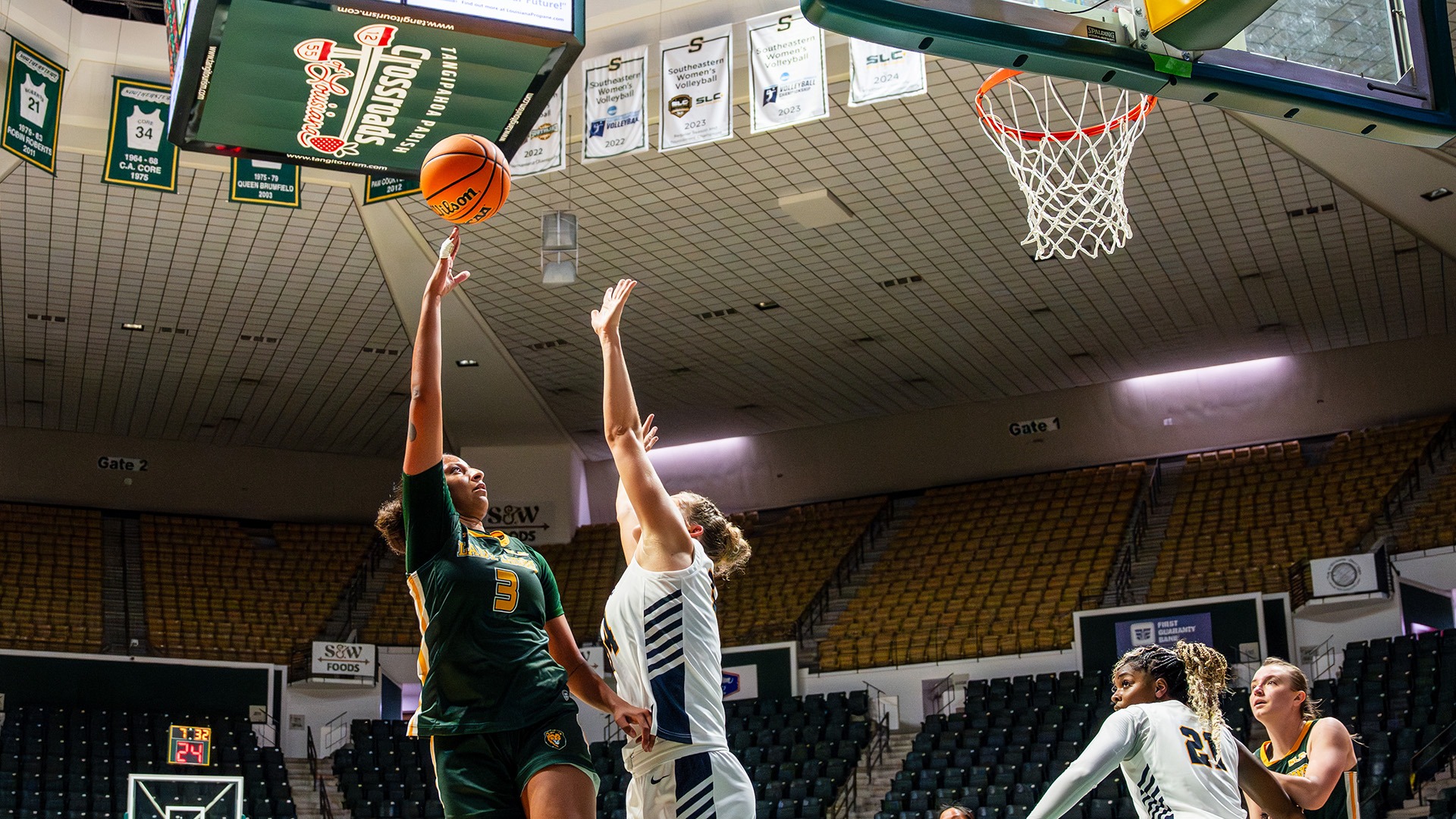 Eryn McKinzie drives for a shot versus East Texas A&M Nov. 22, 2025