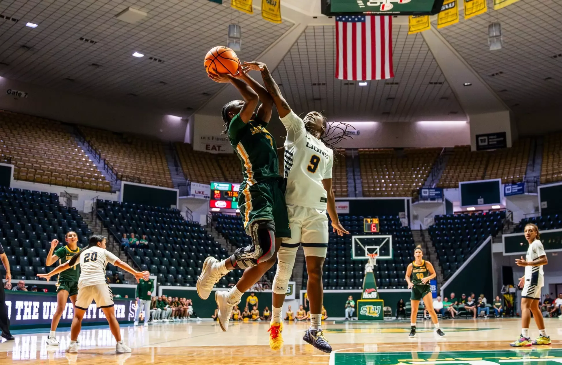 Aliyah Collins looks to score against East Texas A&M Nov. 22, 2025