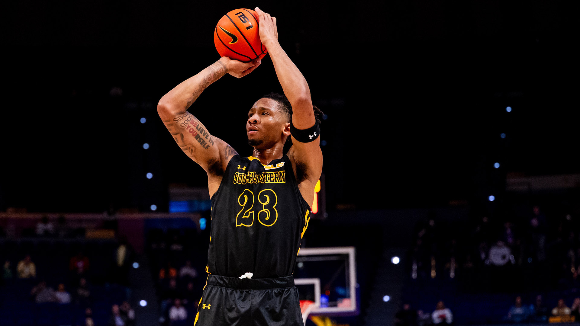 Isaiah Gaines shoots a jump shot at LSU Dec. 19, 2025