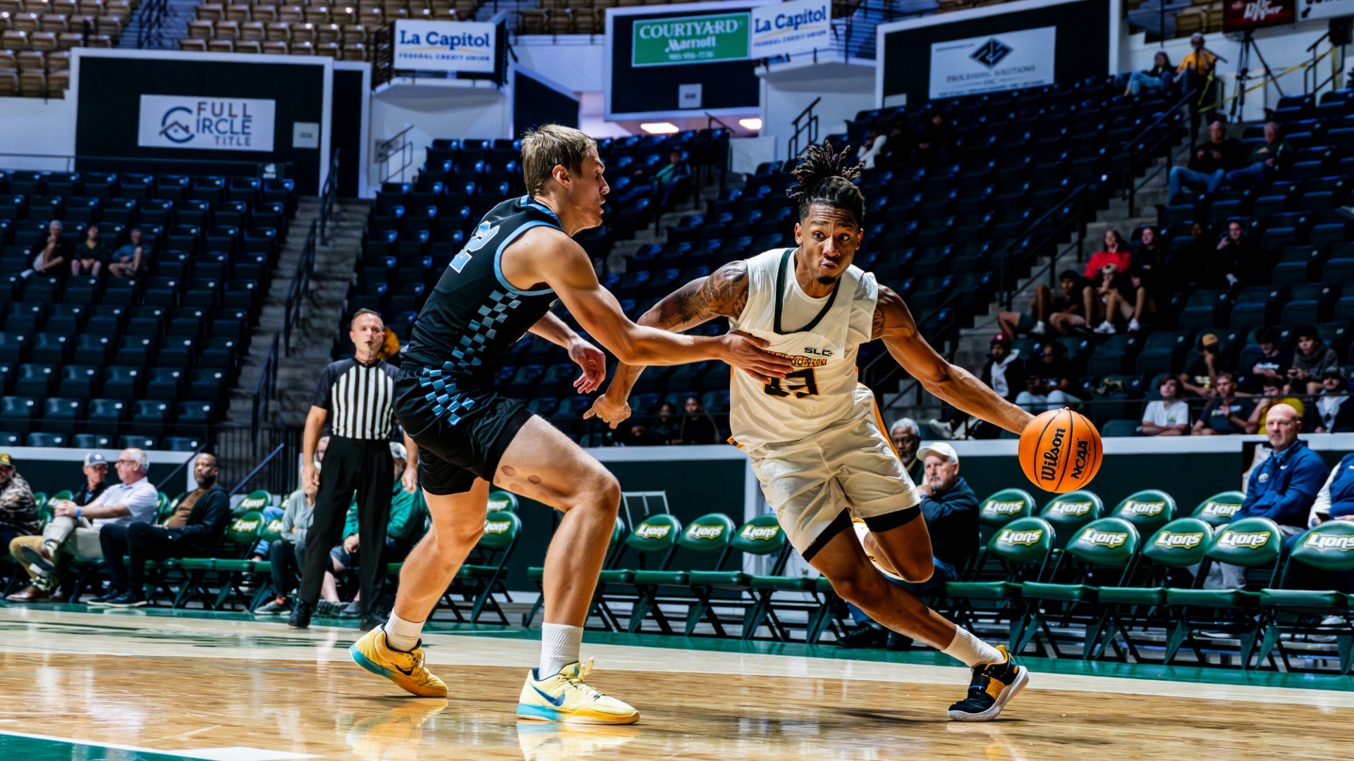 Isaiah Gaines driving baseline vs Mississippi College defender