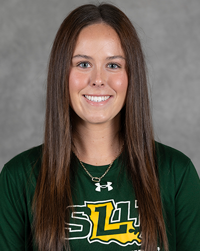 2026 Headshot of beach volleyball student assistant - Lauren Schlotzhauer