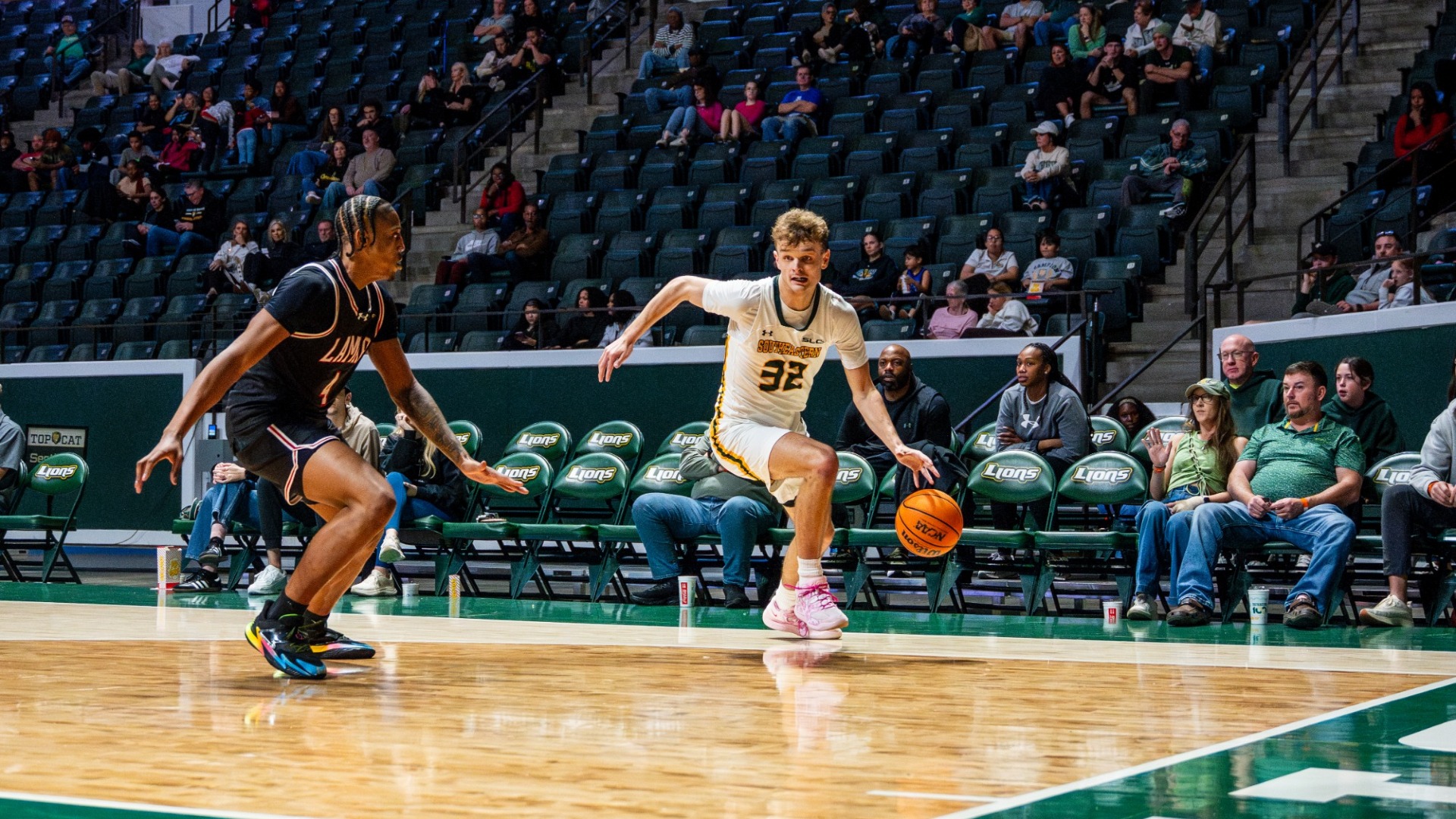 Garrett Shoemaker driving baseline vs Lamar defender