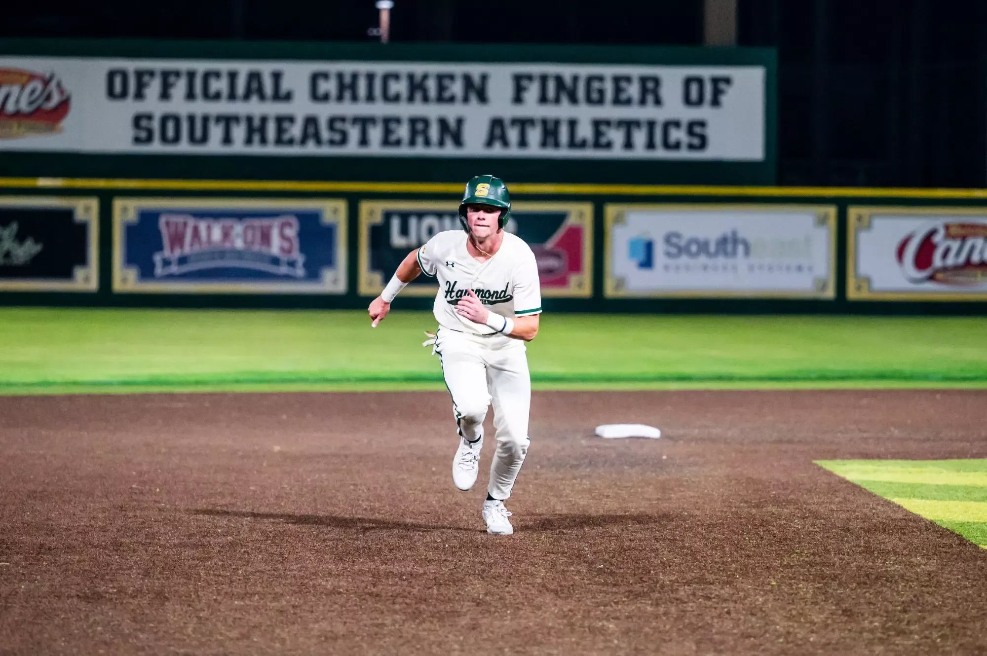 Connor Cuff hustles toward third base.