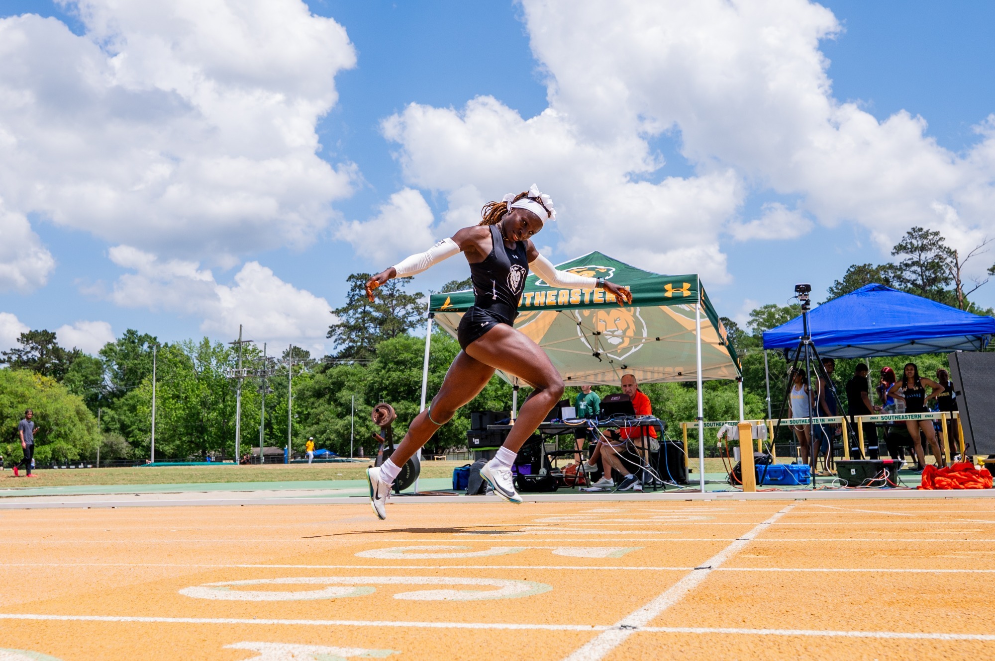 Onyah Favour runs at the Strawberry Relays