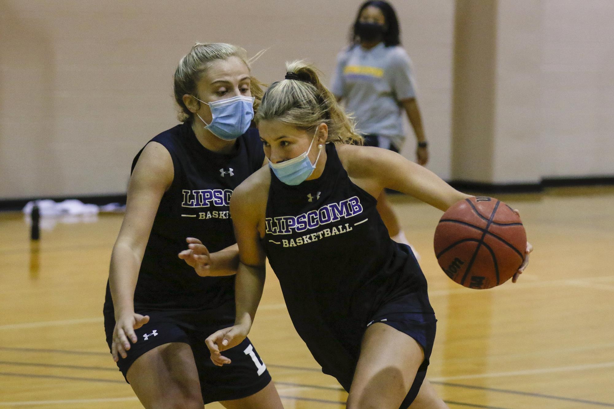 Women's basketball kicks off 202021 season with first practice