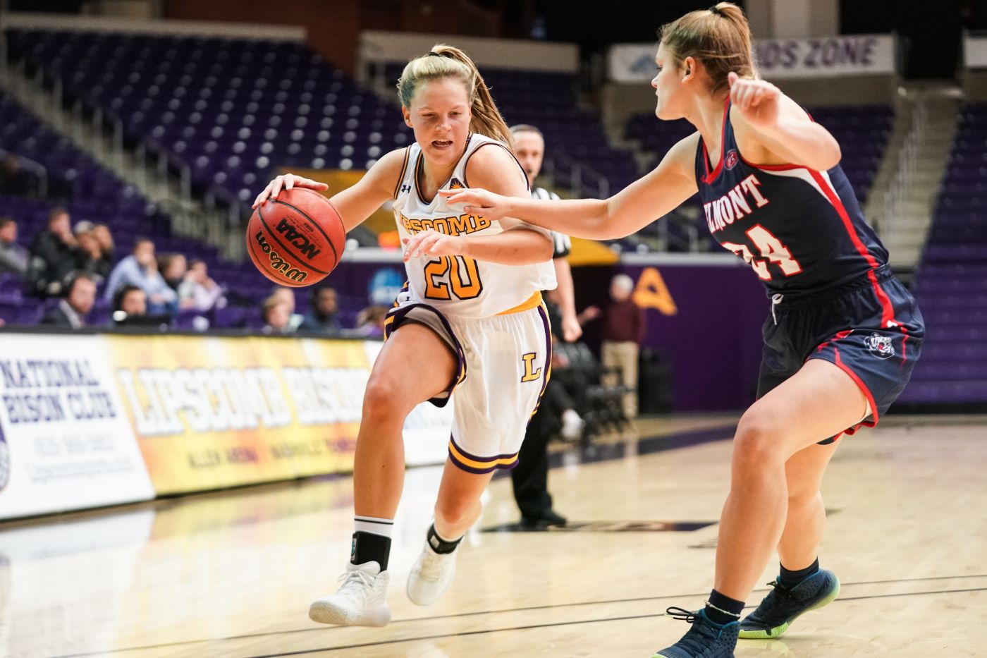 Women's hoops loses on buzzerbeater in heartbreaking "Battle