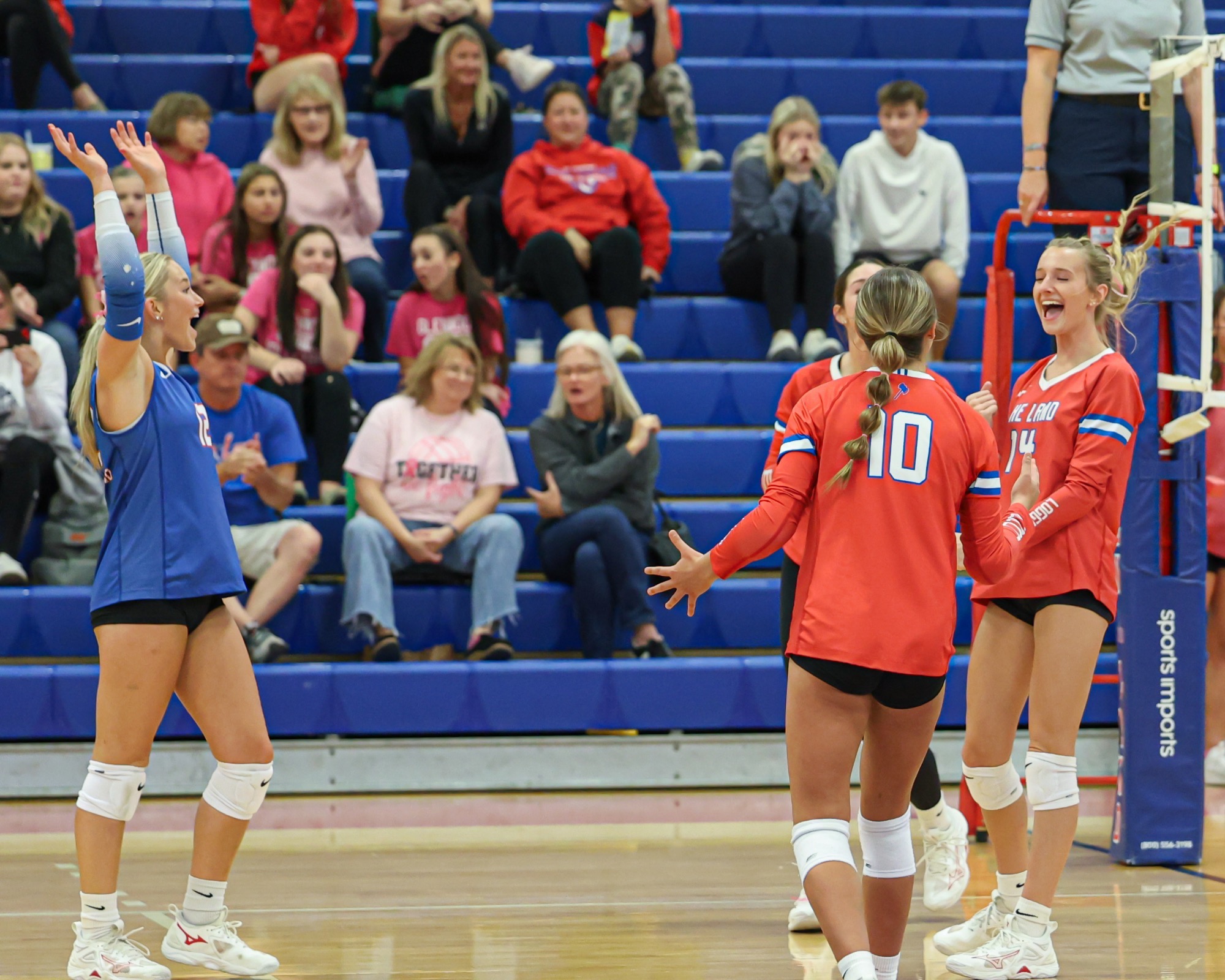 LLCC volleyball players cheering.