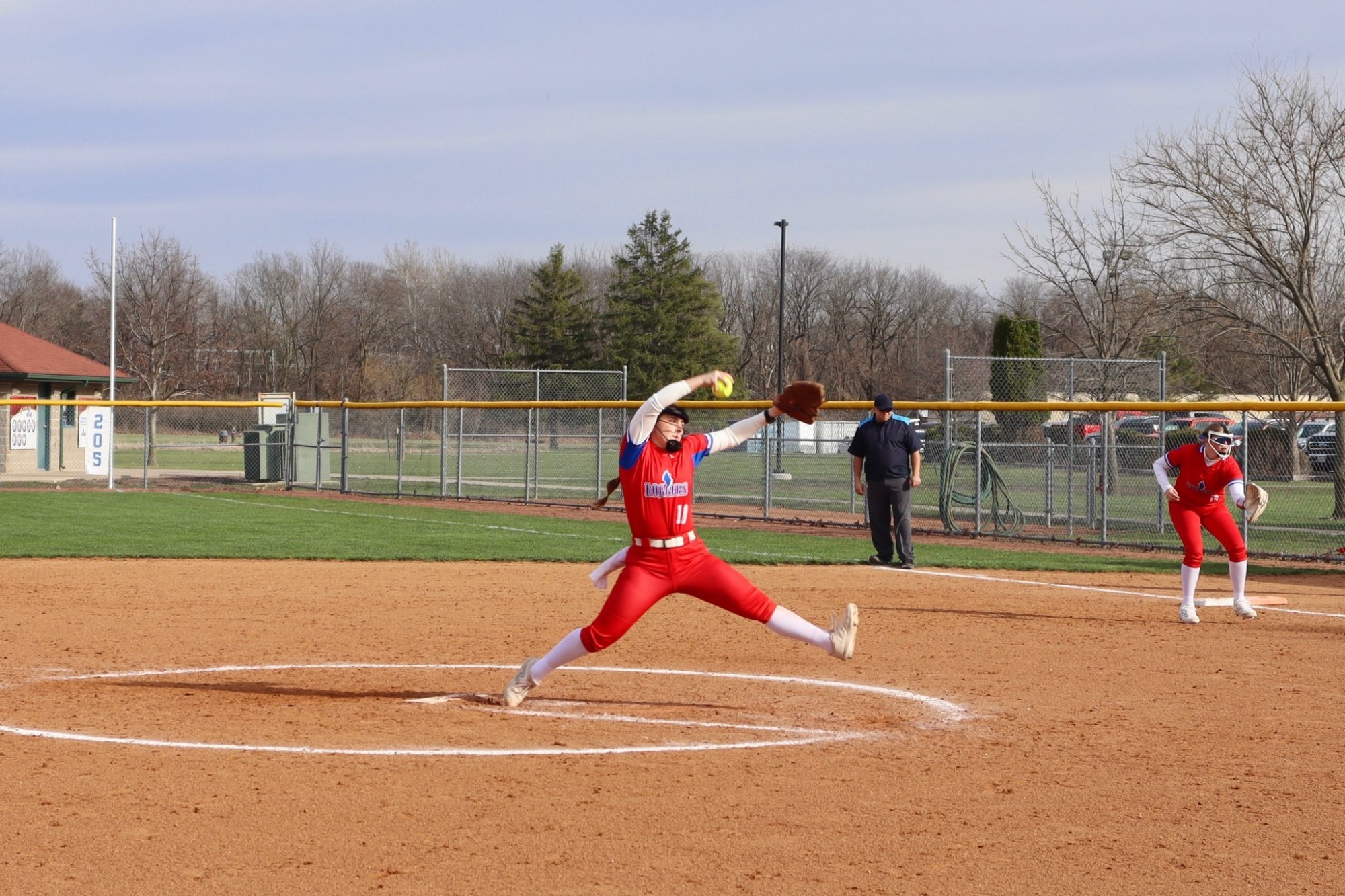 LLCC women's softball player pitching.