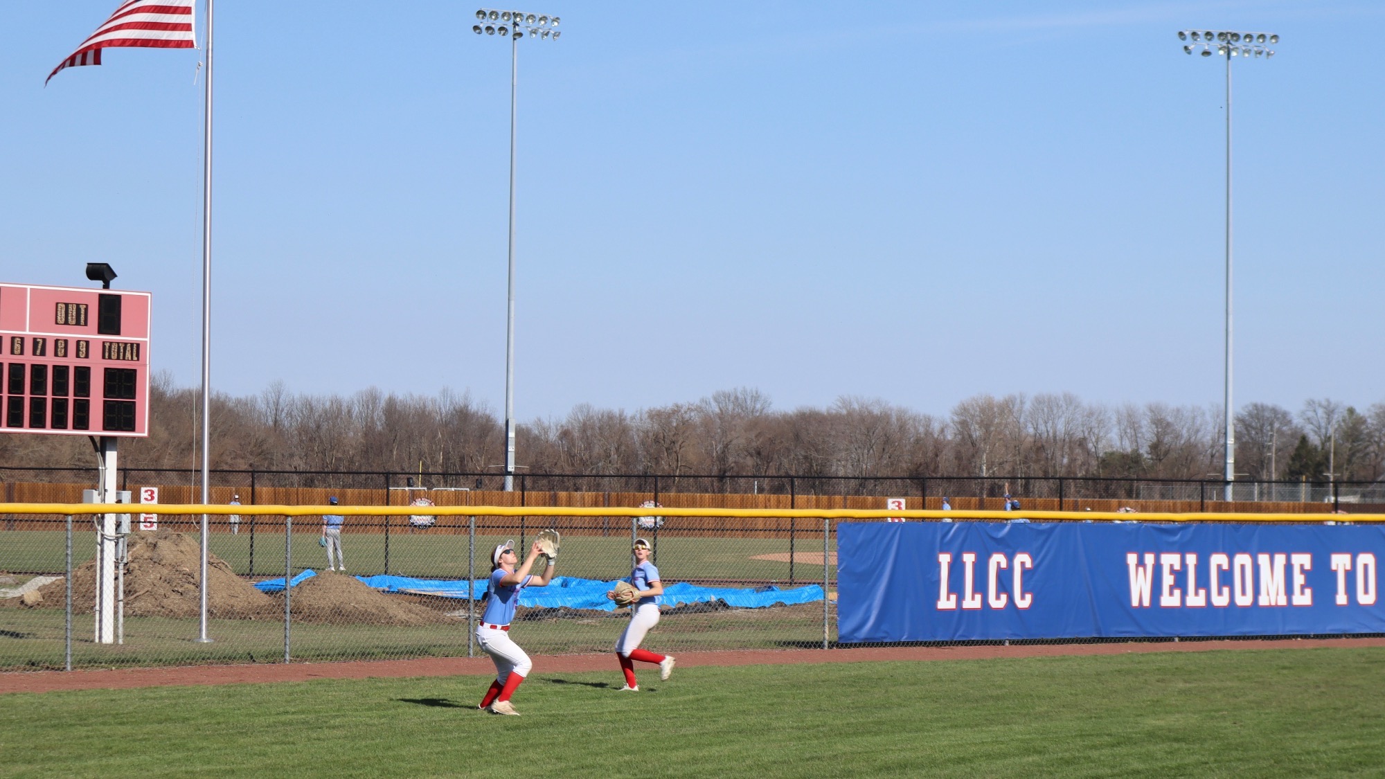 LLCC softball team catching a ball.
