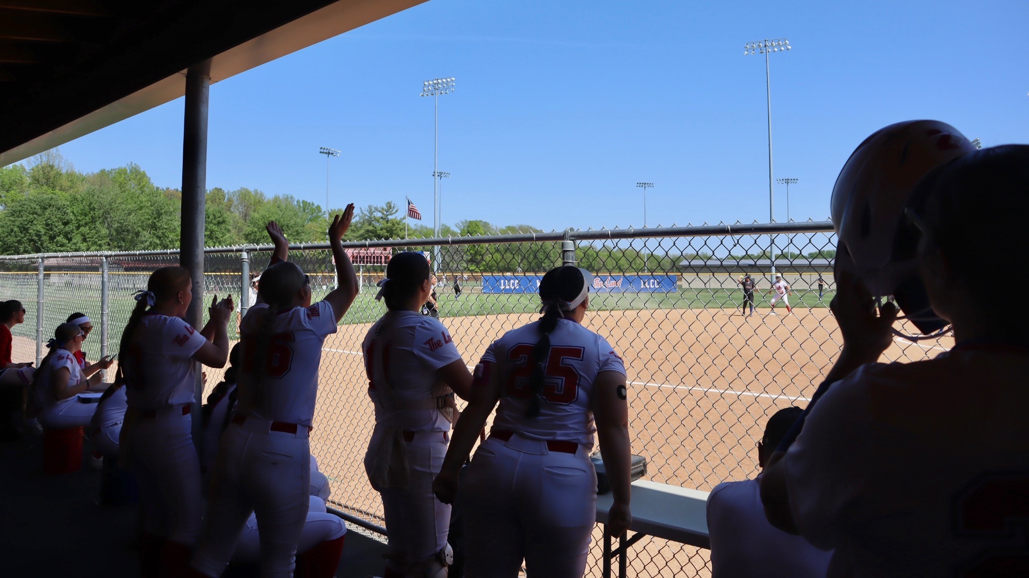 LLCC softball girls cheering.