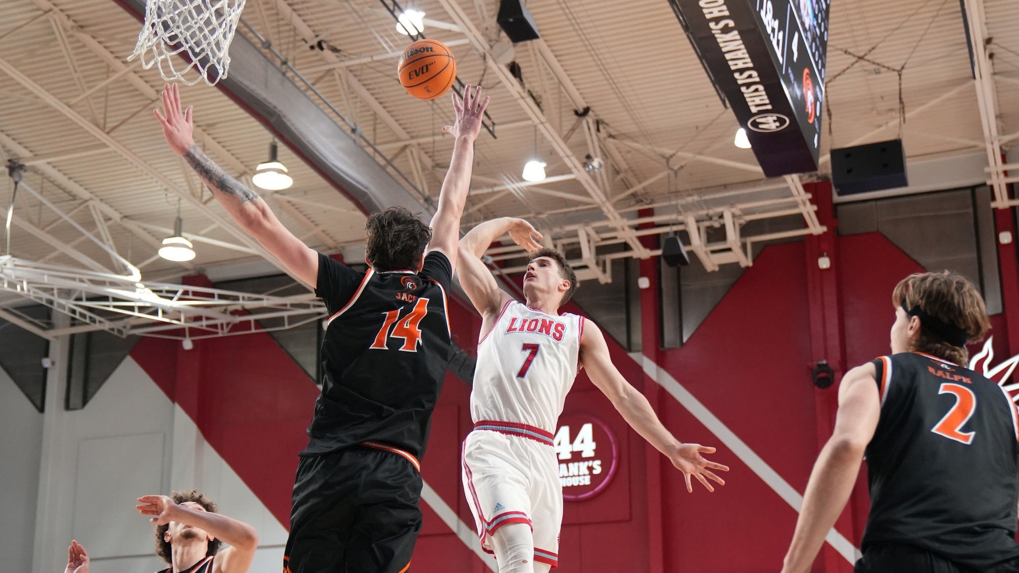 Jan Vide runner against Pacific