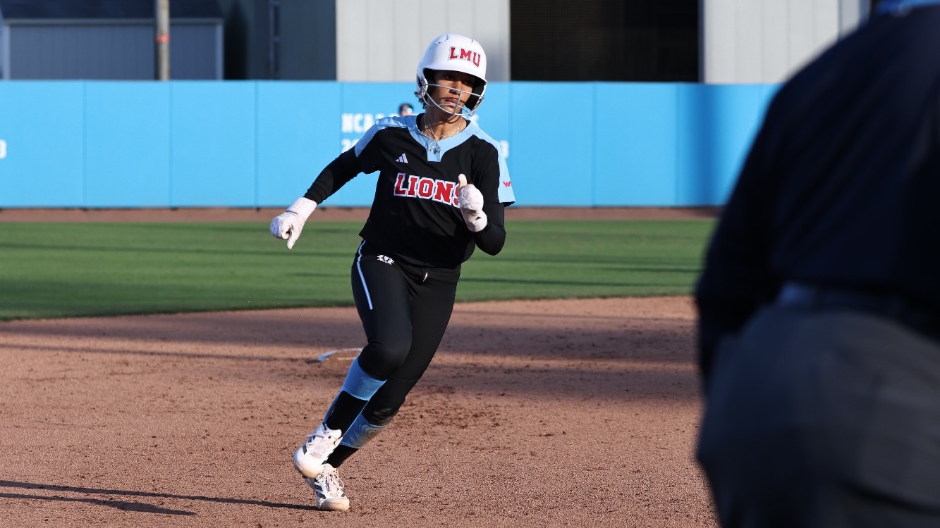 Sakora Running to 3rd