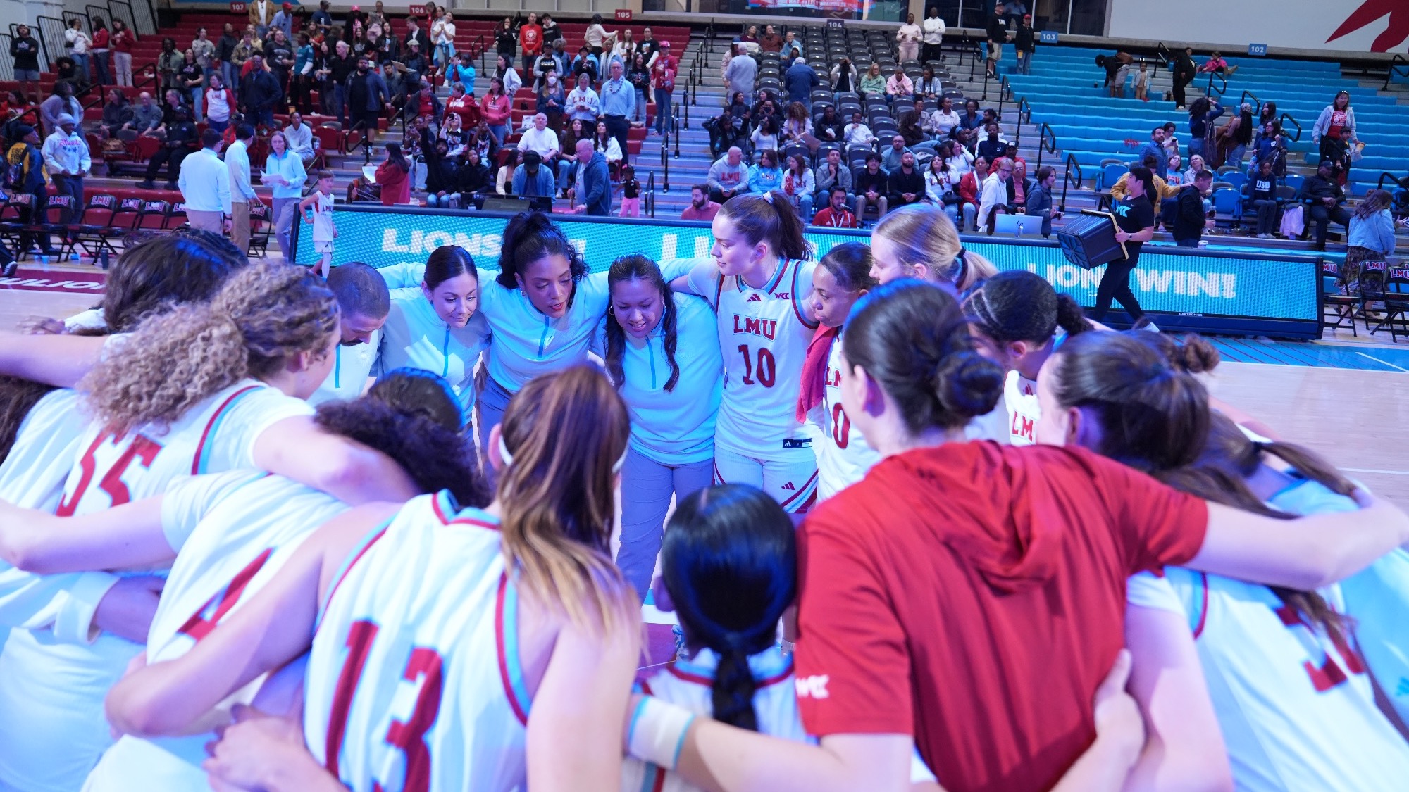 WBB Huddle Center Court