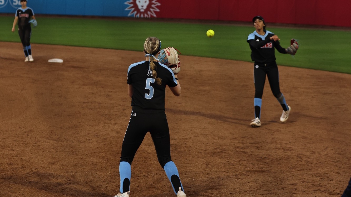 Sakora Throwing to Walker 