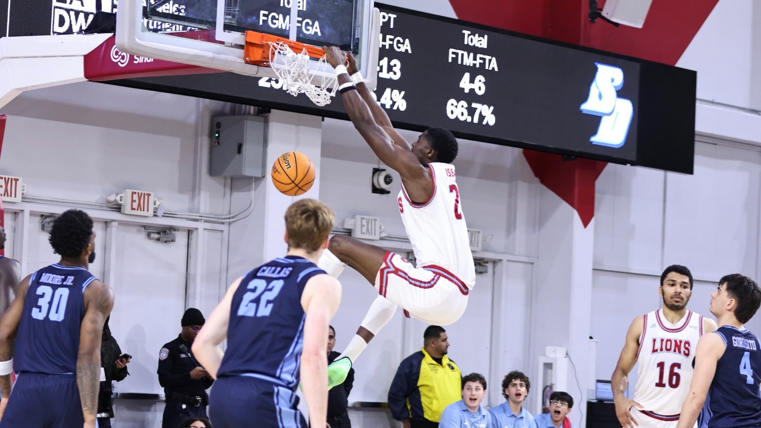 Rick Issanza dunks against San Diego
