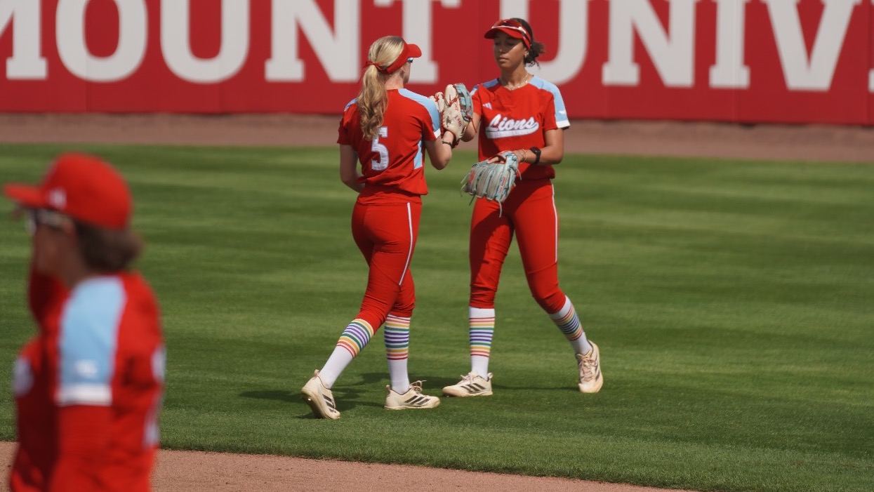 Harvell and T-Dub High Five on Field