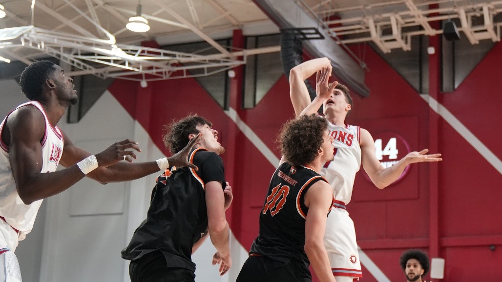 Jan Vide shoots over Pacific